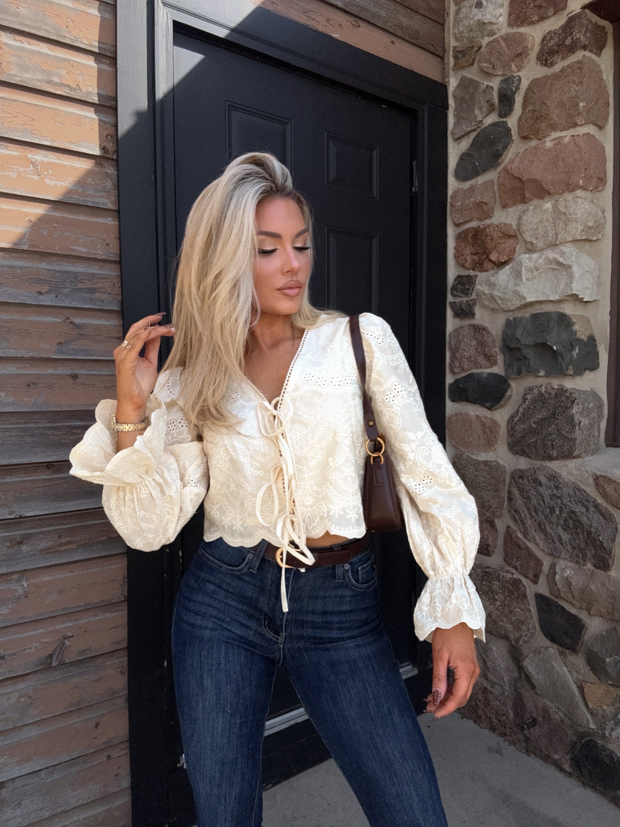 LOU EYELET CREAM TOP