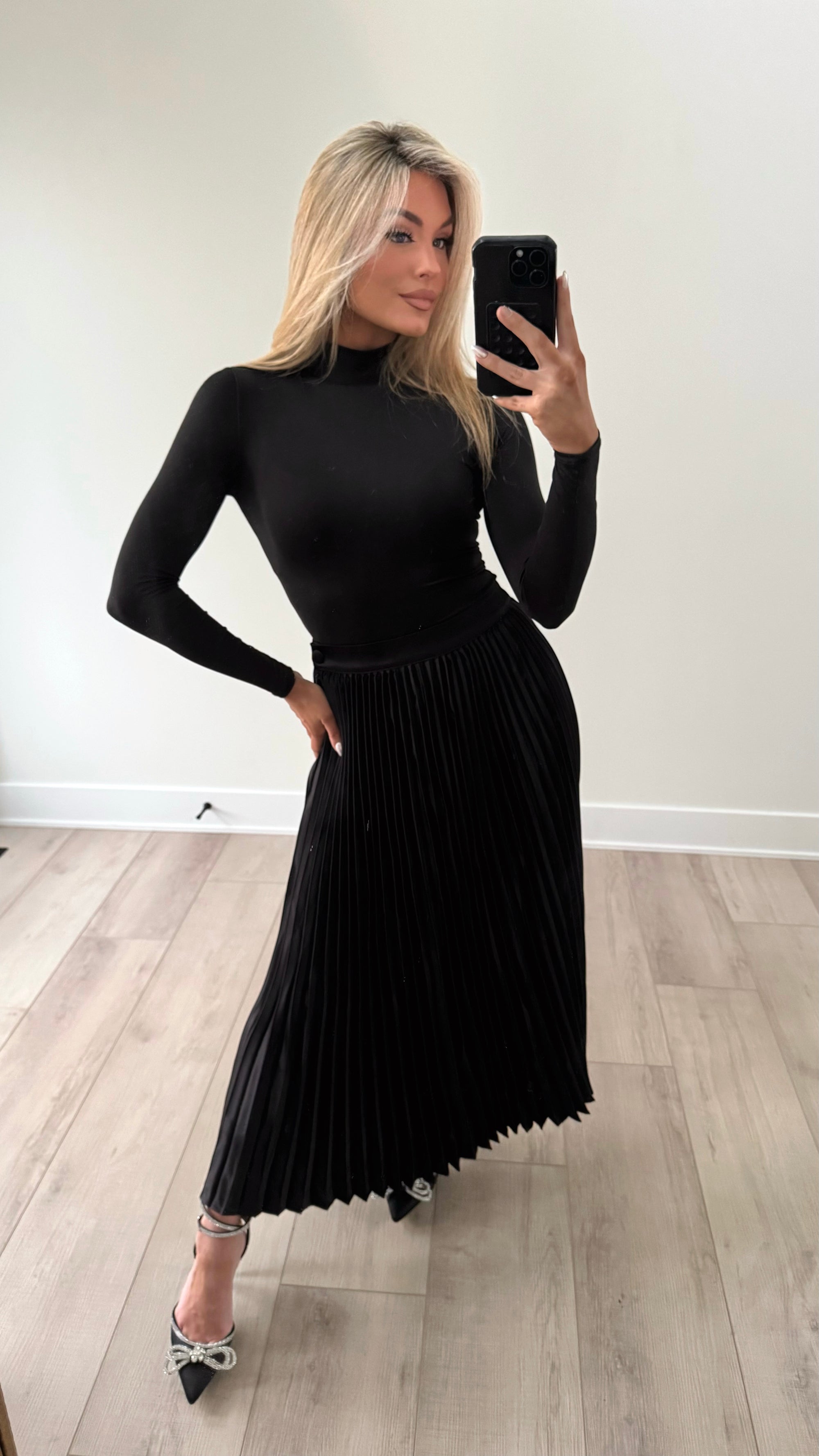 BROADWAY NIGHTS PLEATED MIDI SKIRT BLACK