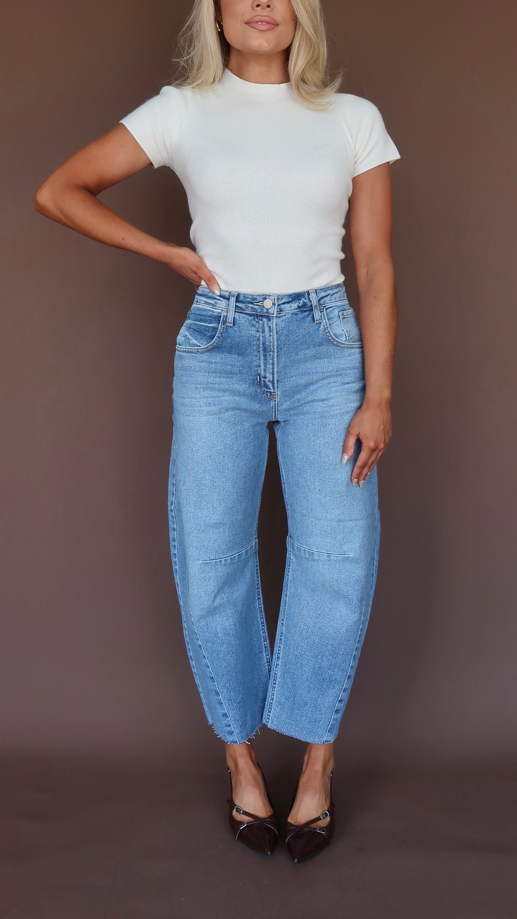 HIGH WAISTED LIGHT DENIM CROPPED BARREL JEAN