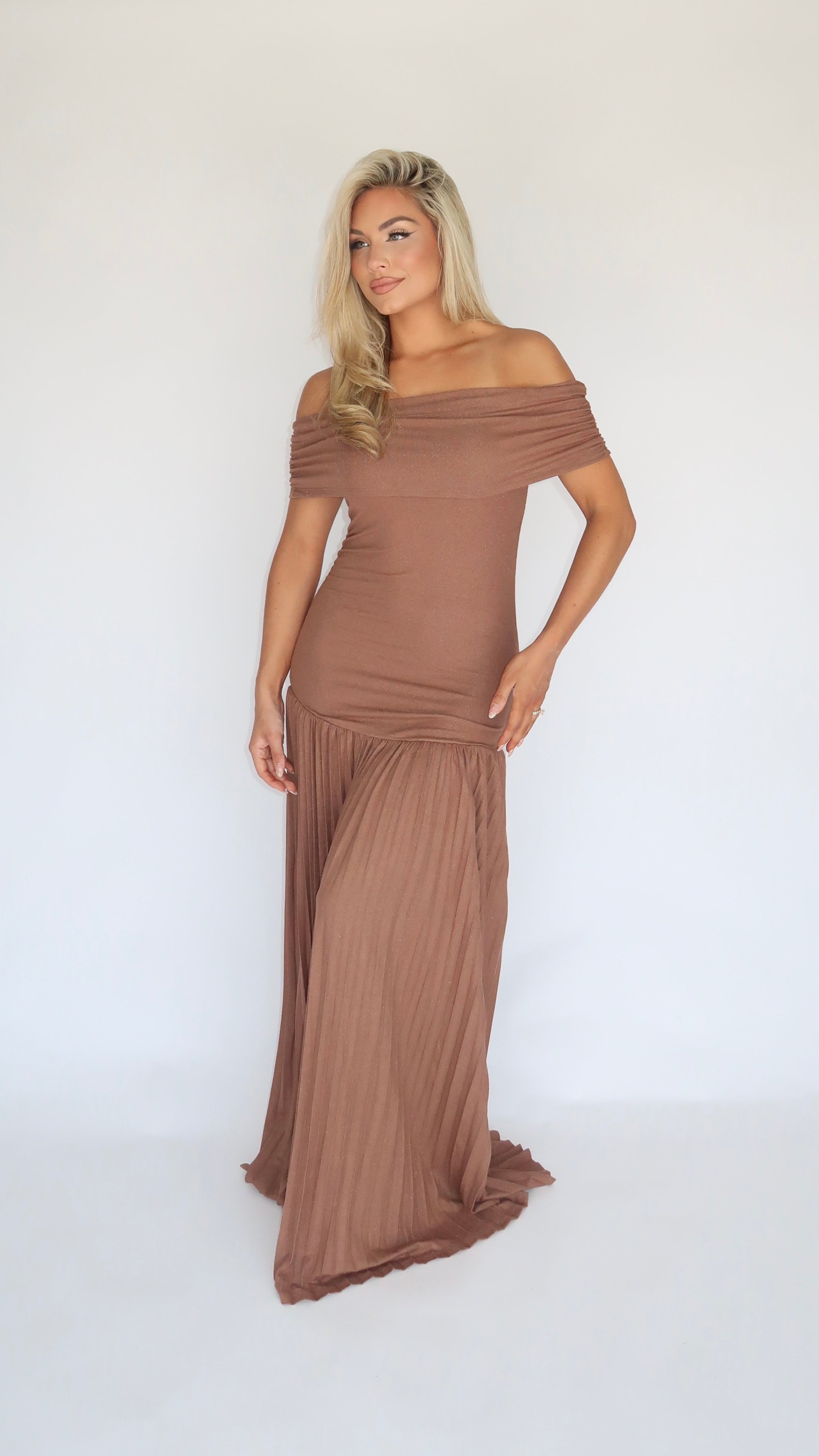 CHEYANNA OFF THE SHOULDER MAXI DRESS