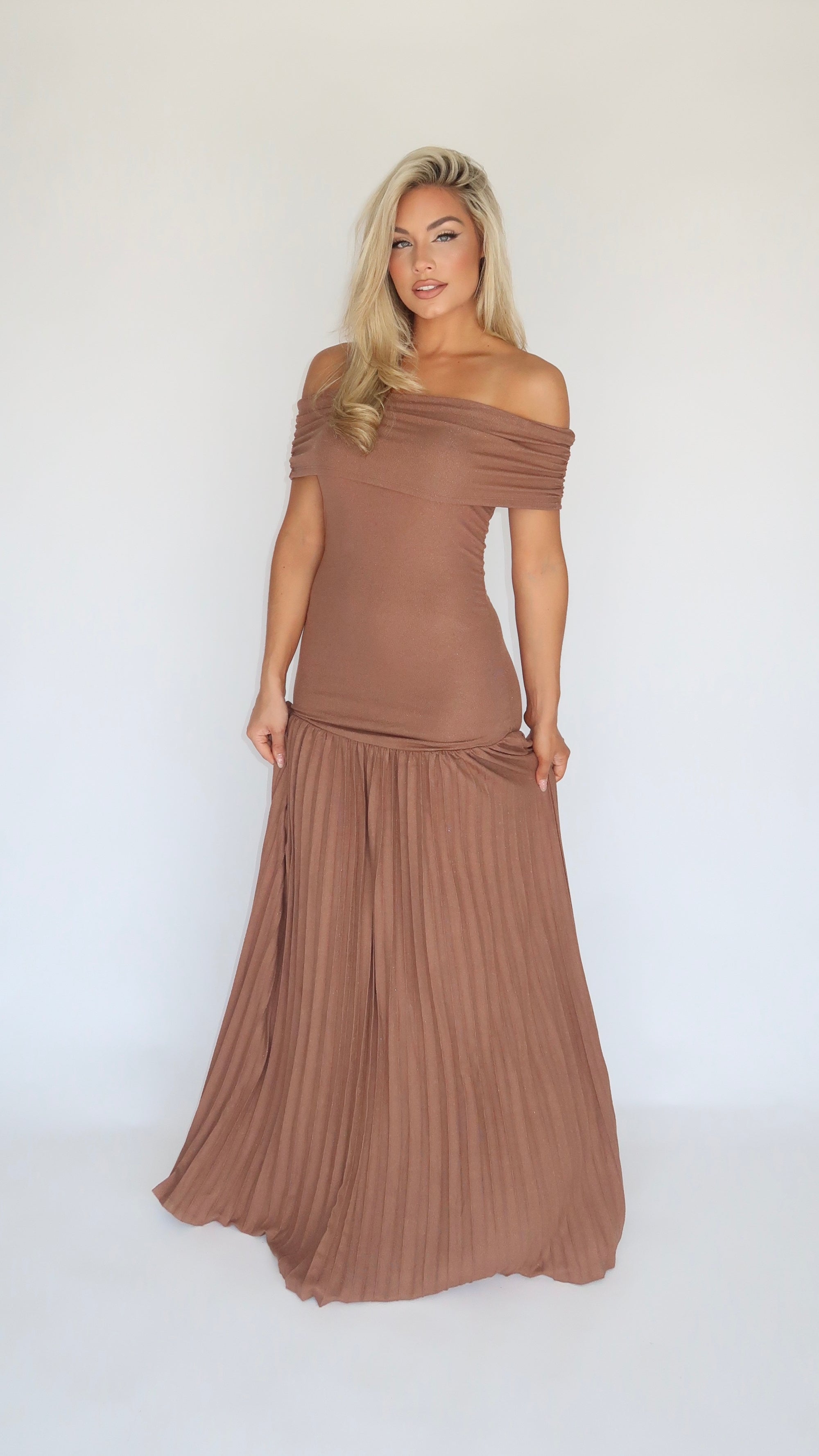 CHEYANNA OFF THE SHOULDER MAXI DRESS