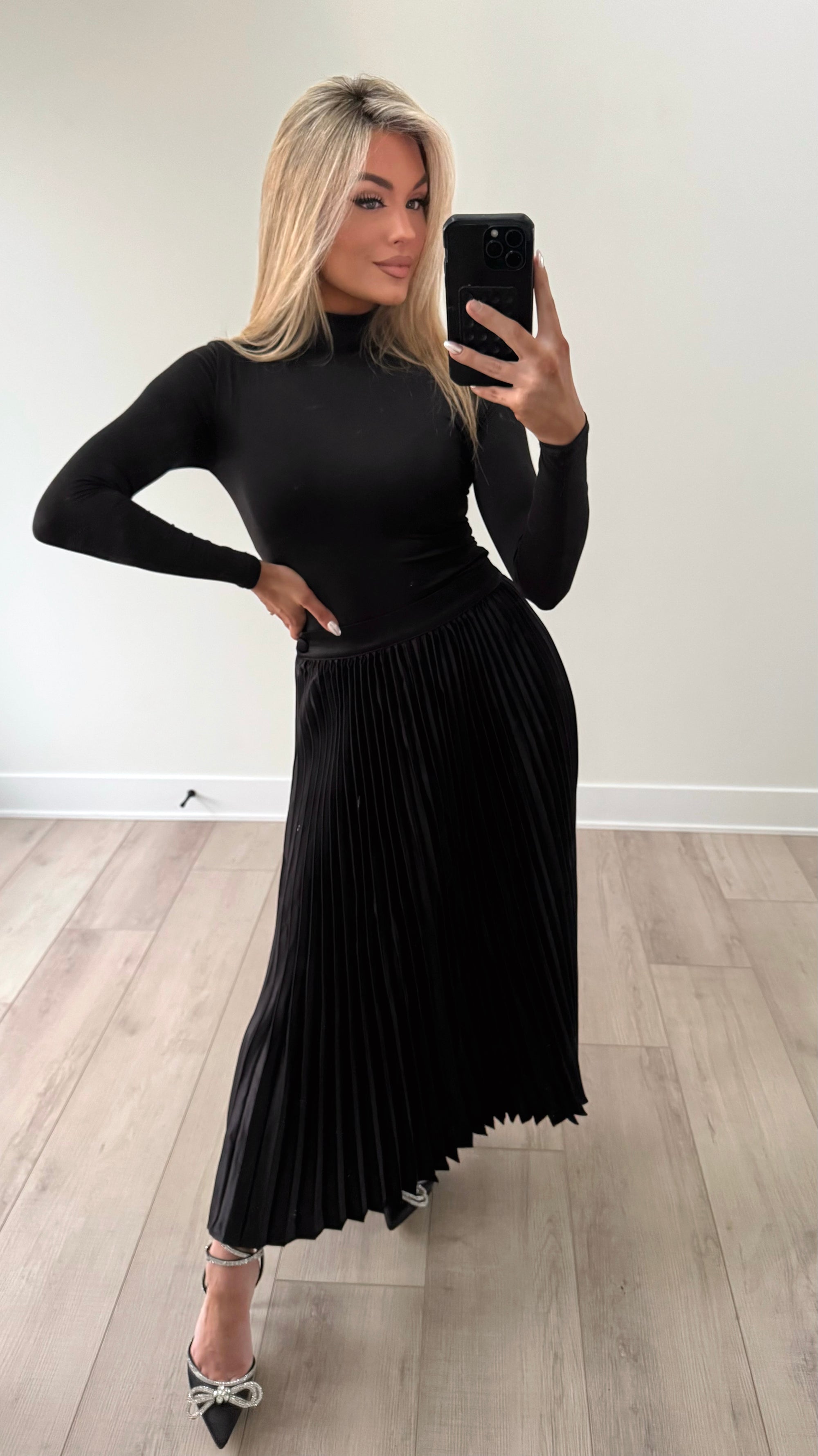 BROADWAY NIGHTS PLEATED MIDI SKIRT BLACK