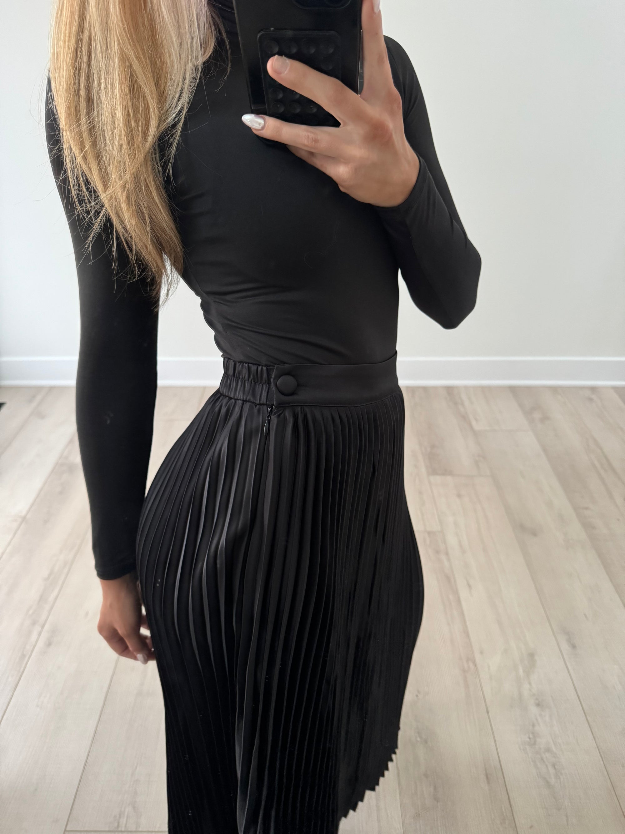 BROADWAY NIGHTS PLEATED MIDI SKIRT BLACK