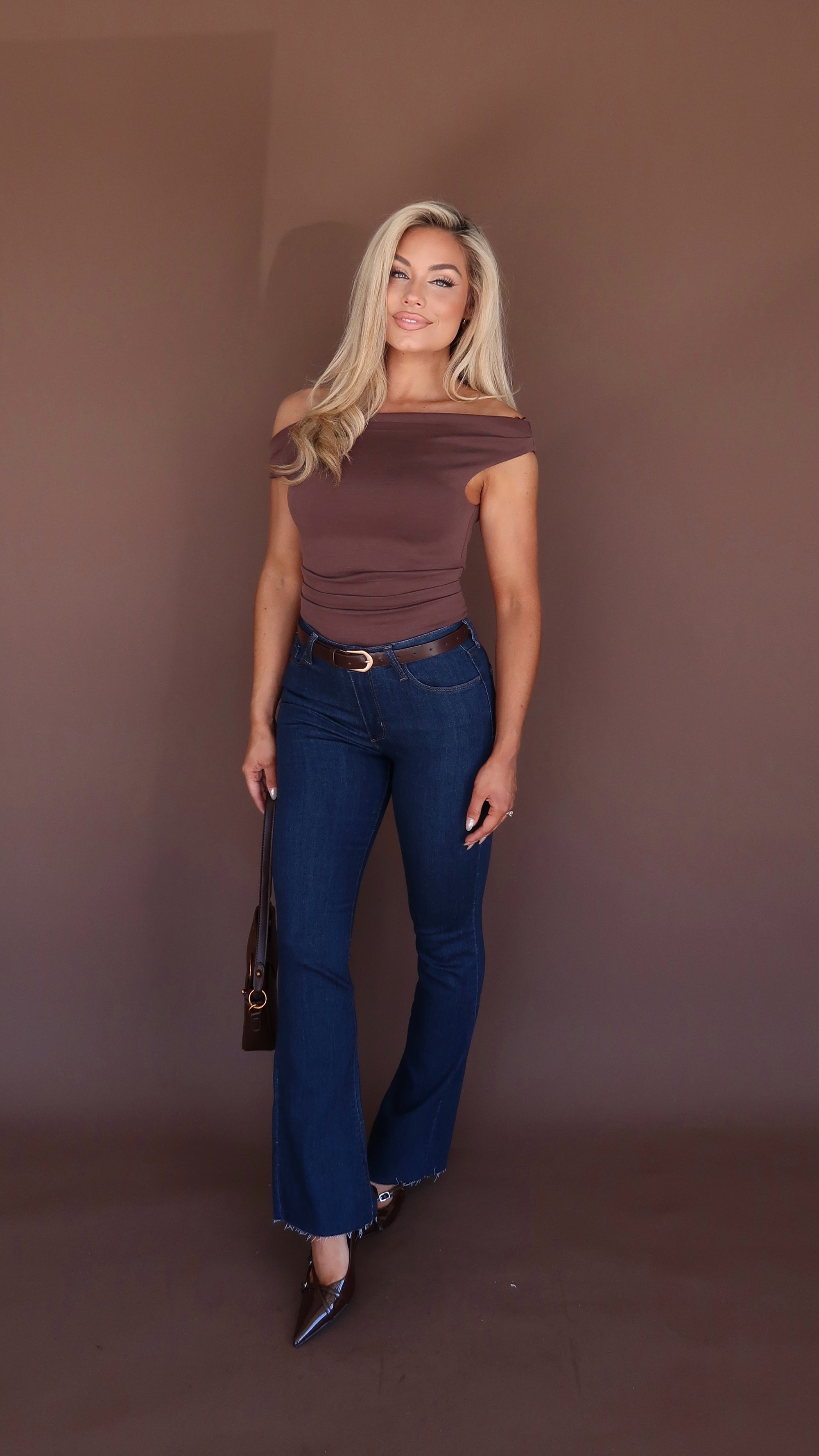 CIARA OFF THE SHOULDER TOP BROWN
