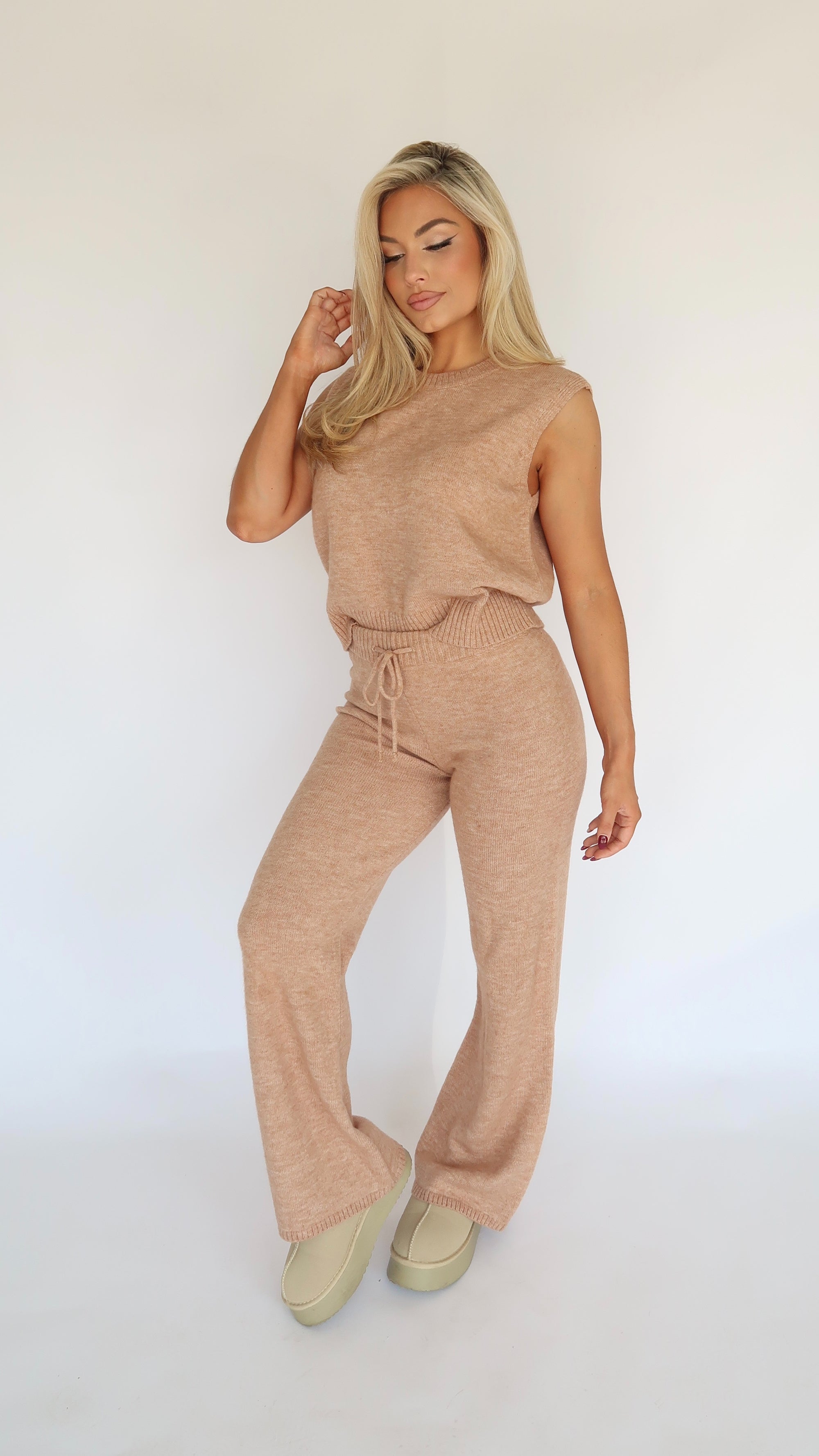 LATTE KNIT VEST TOP