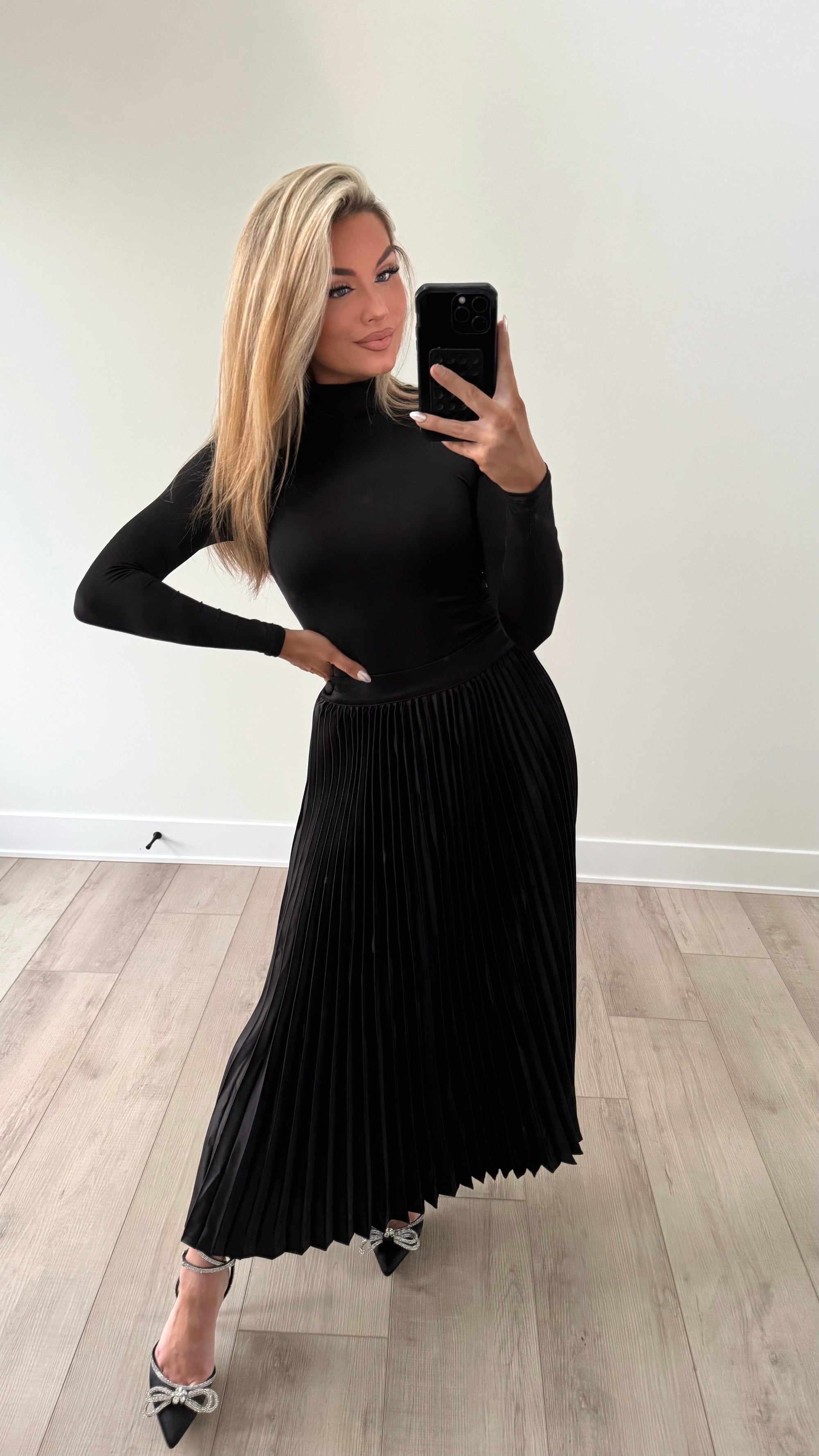BROADWAY NIGHTS PLEATED MIDI SKIRT BLACK