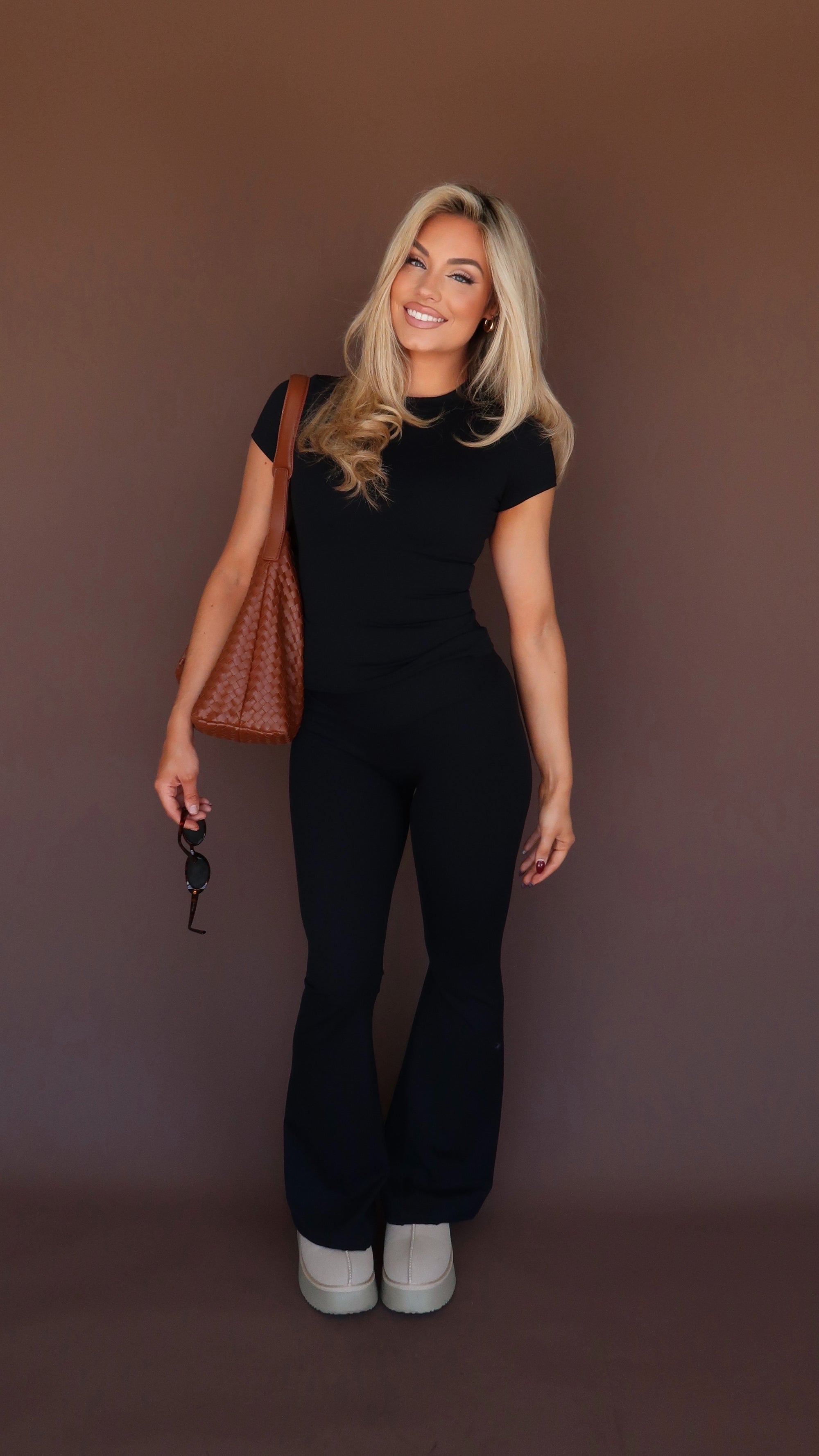 PERFORMANCE SHORT SLEEVE TOP BLACK