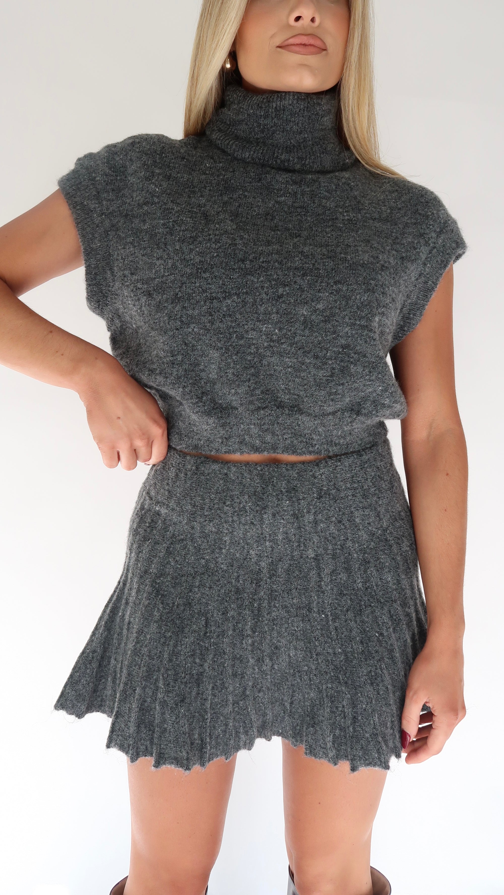 ARIA PLEATED SWEATER SKIRT