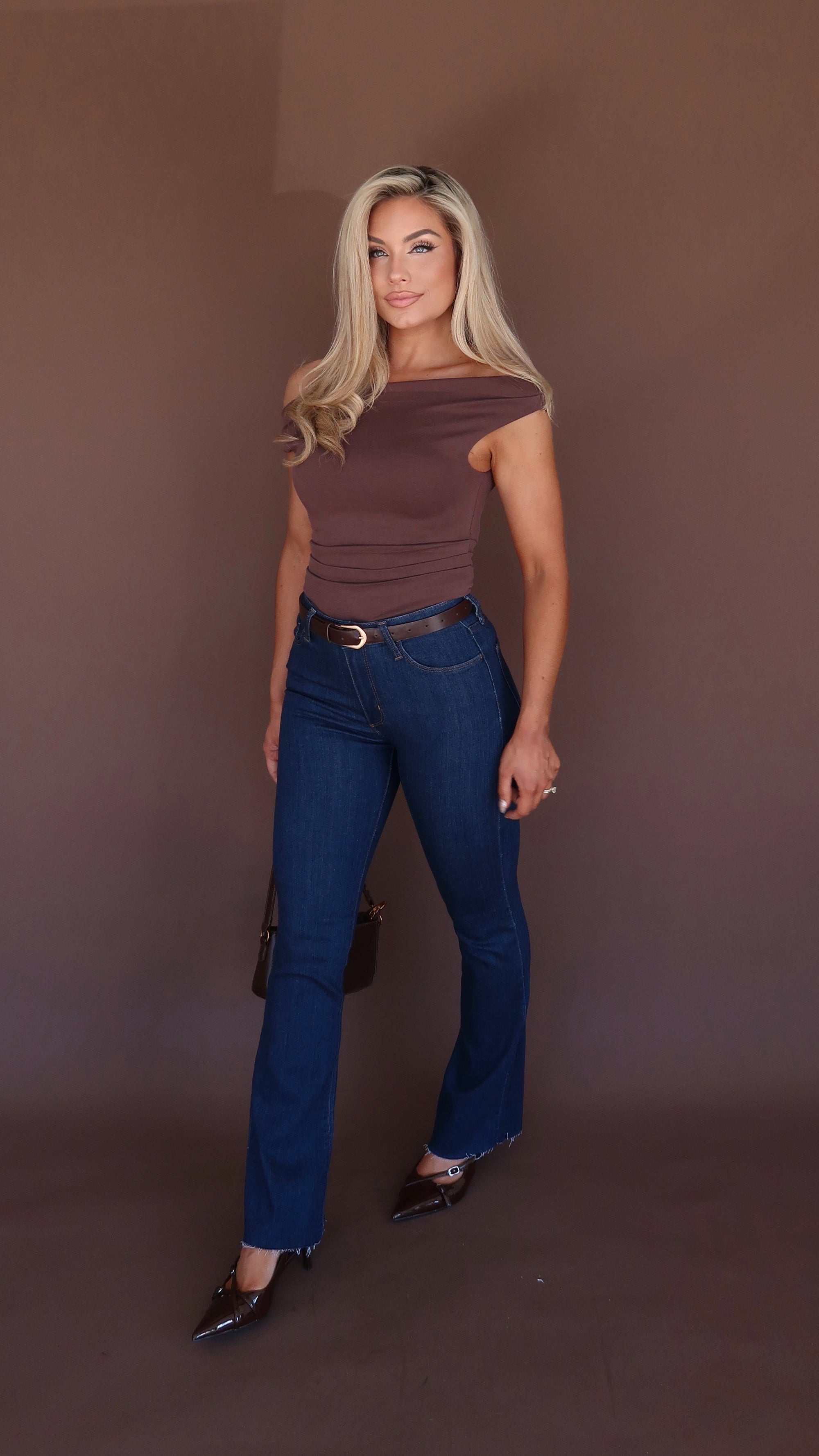 CIARA OFF THE SHOULDER TOP BROWN