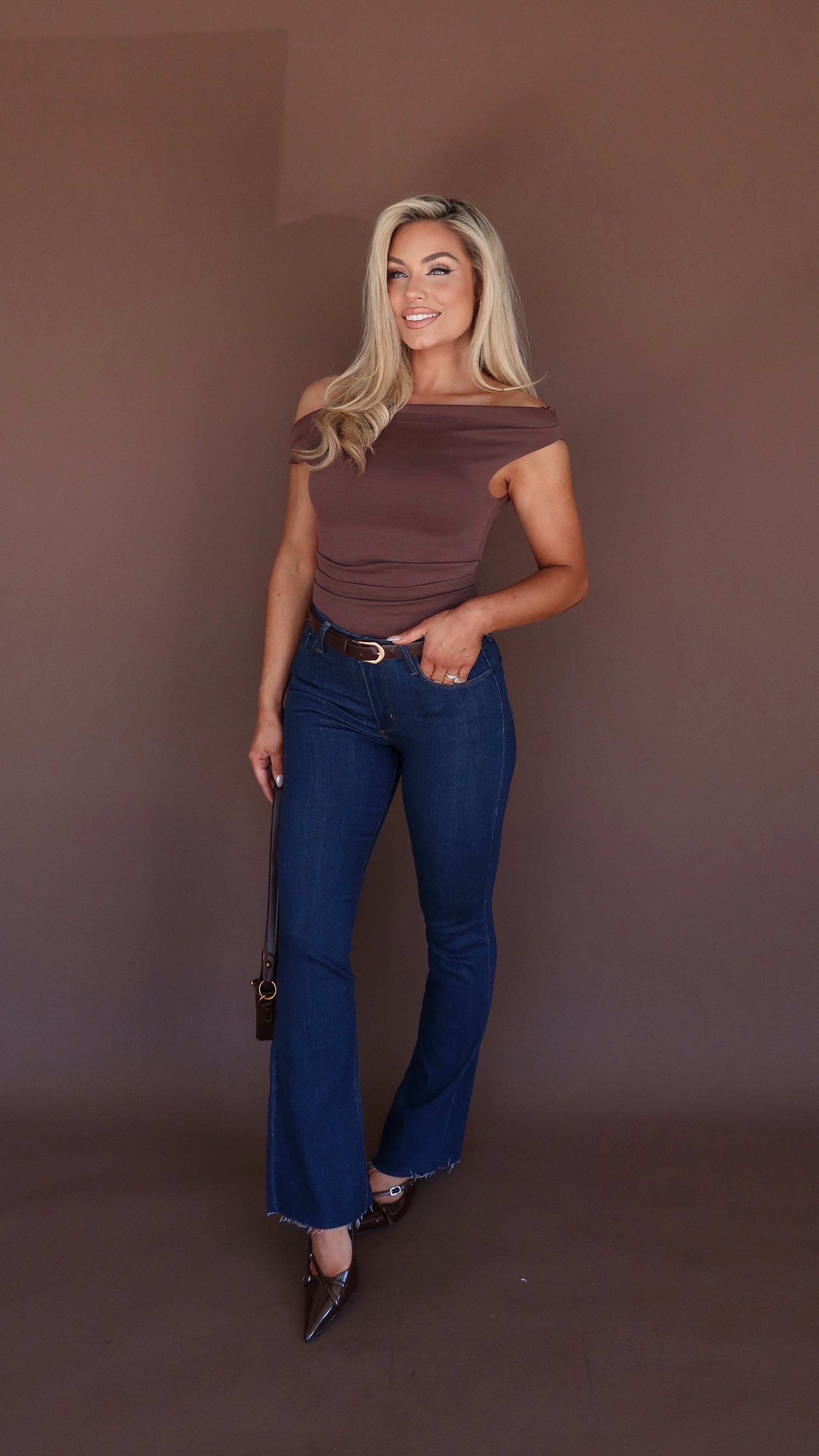CIARA OFF THE SHOULDER TOP BROWN