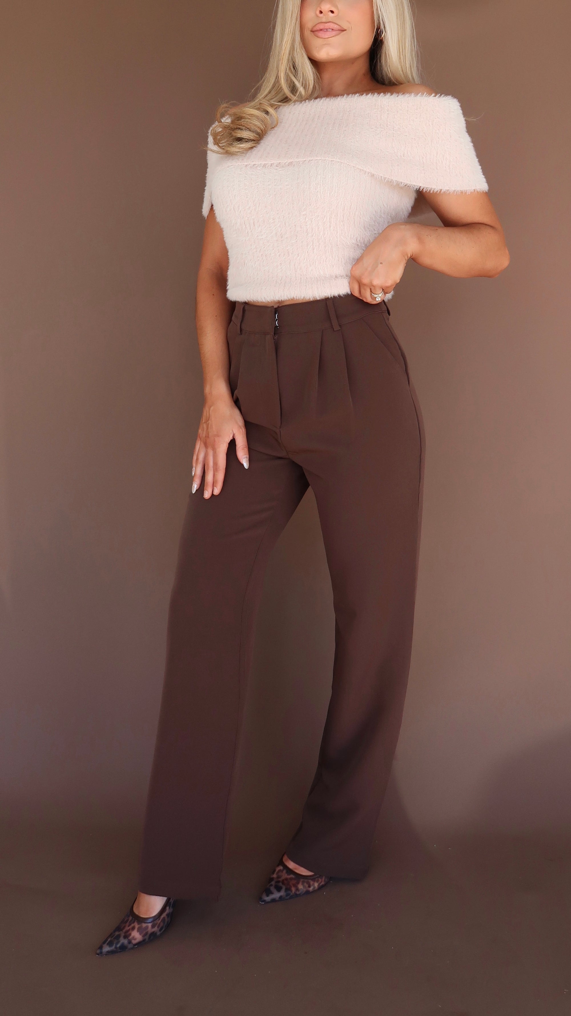 HIGH-WAISTED BROWN PLEATED TROUSER PANT