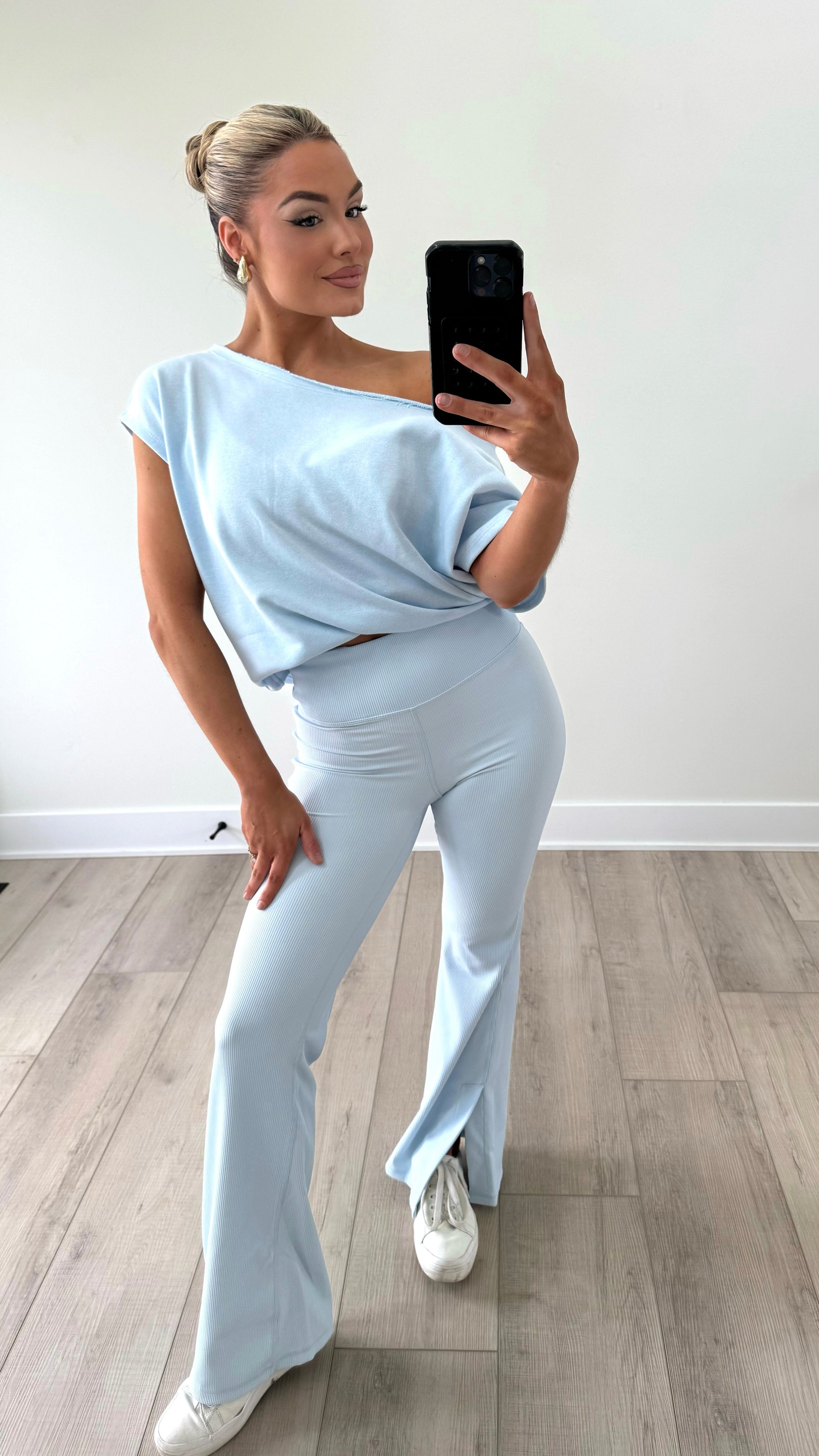 RIBBED ICE BLUE FLARE YOGA PANT