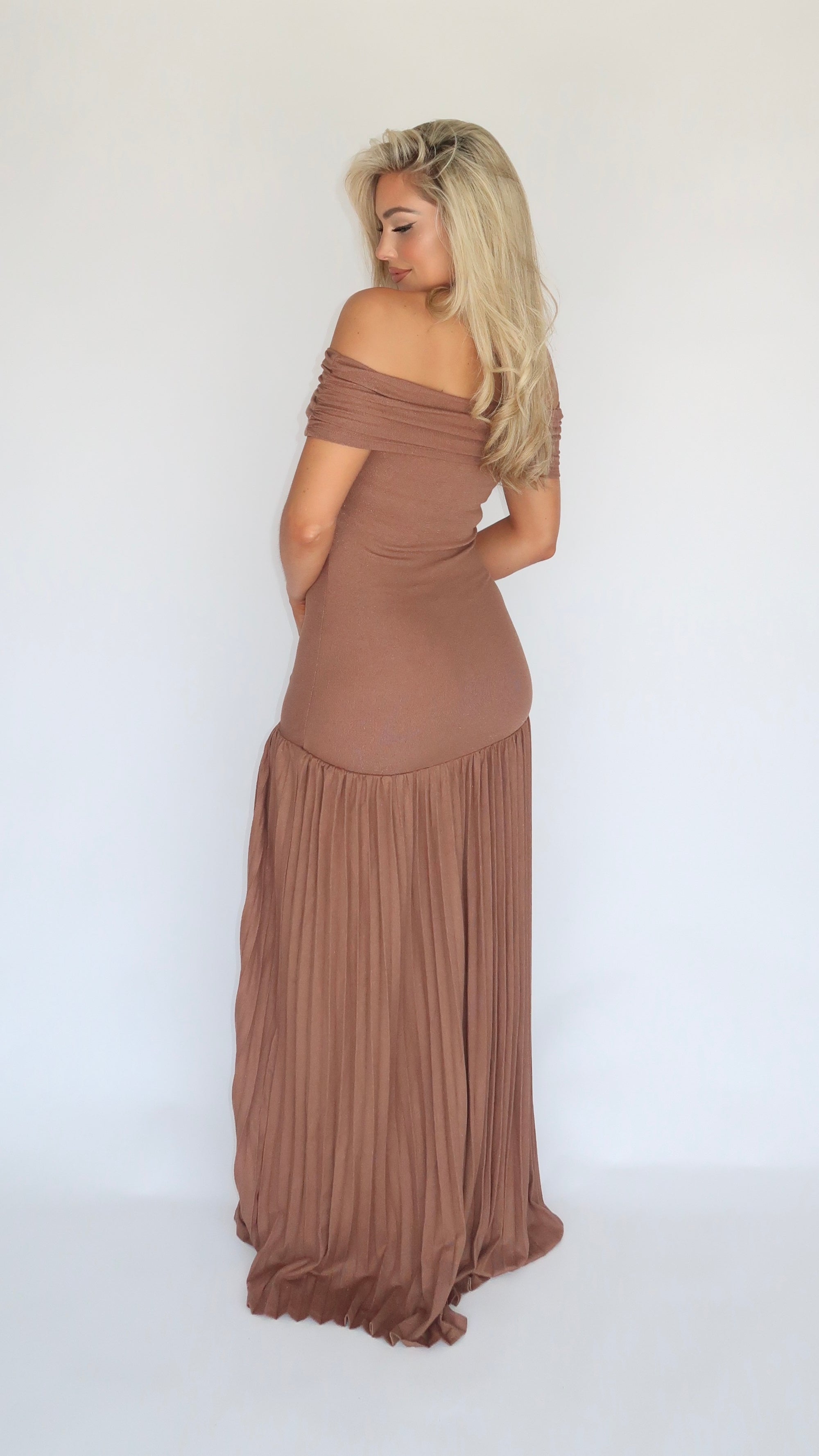 CHEYANNA OFF THE SHOULDER MAXI DRESS