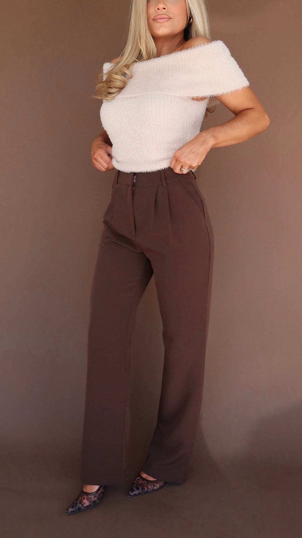 HIGH-WAISTED BROWN PLEATED TROUSER PANT