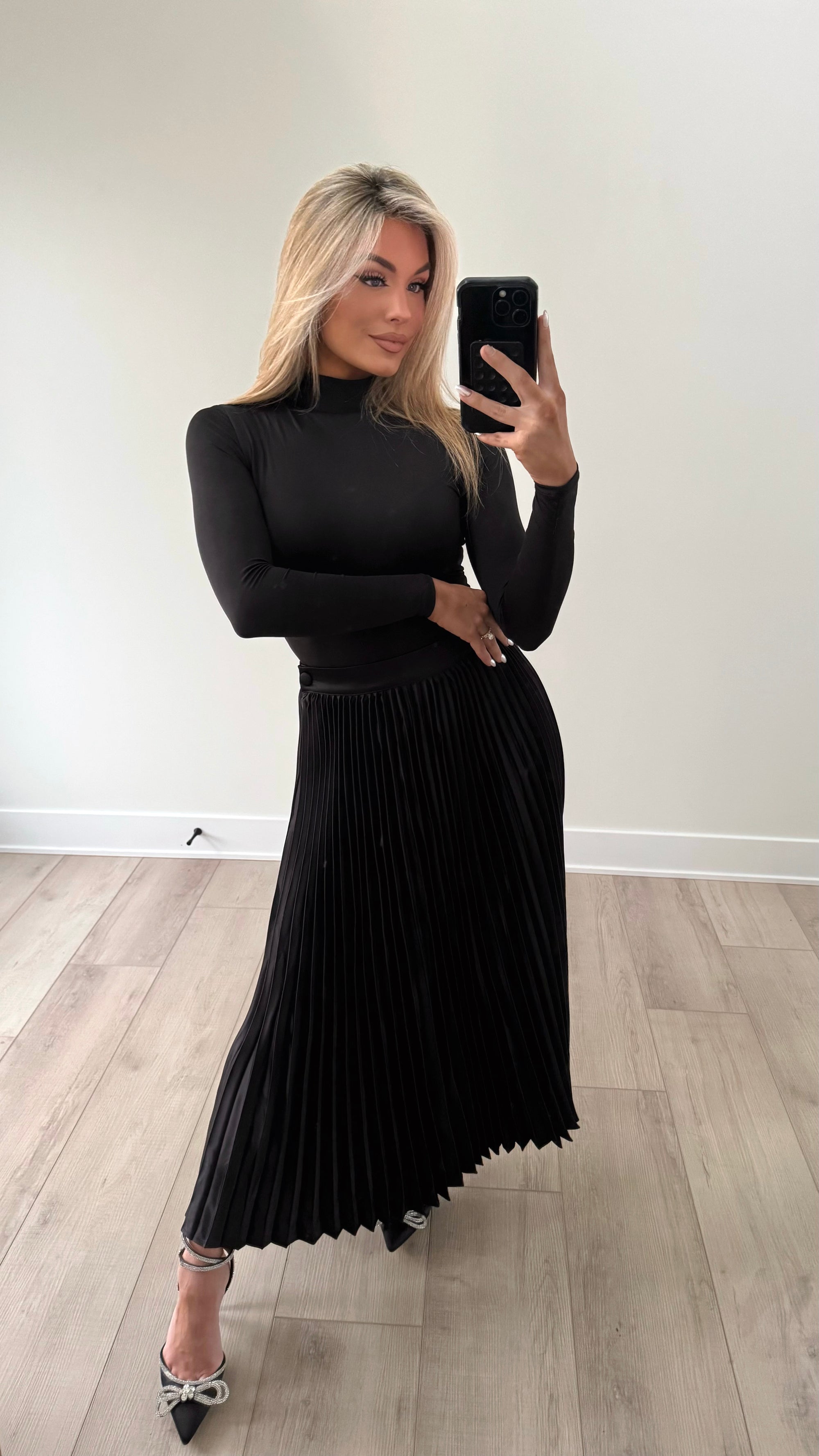 BROADWAY NIGHTS PLEATED MIDI SKIRT BLACK