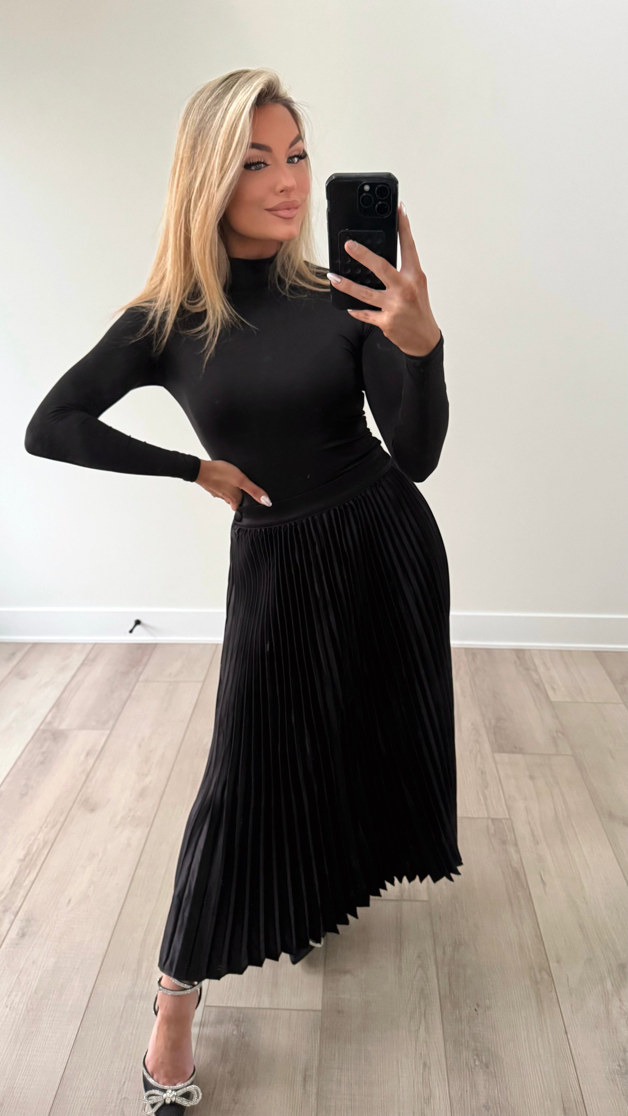 BROADWAY NIGHTS PLEATED MIDI SKIRT BLACK