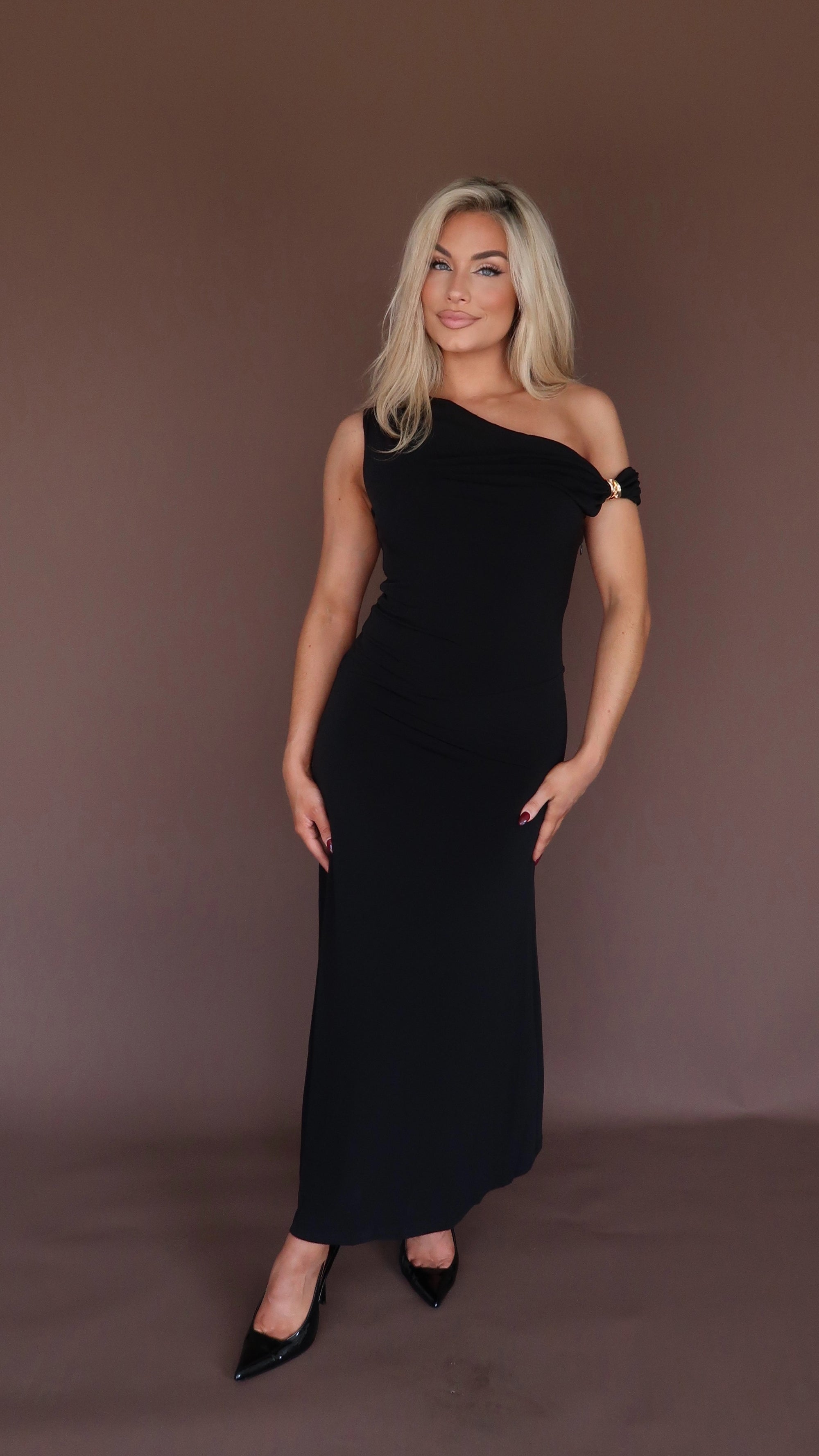 ADELE OFF THE SHOULDER MAXI DRESS BLACK