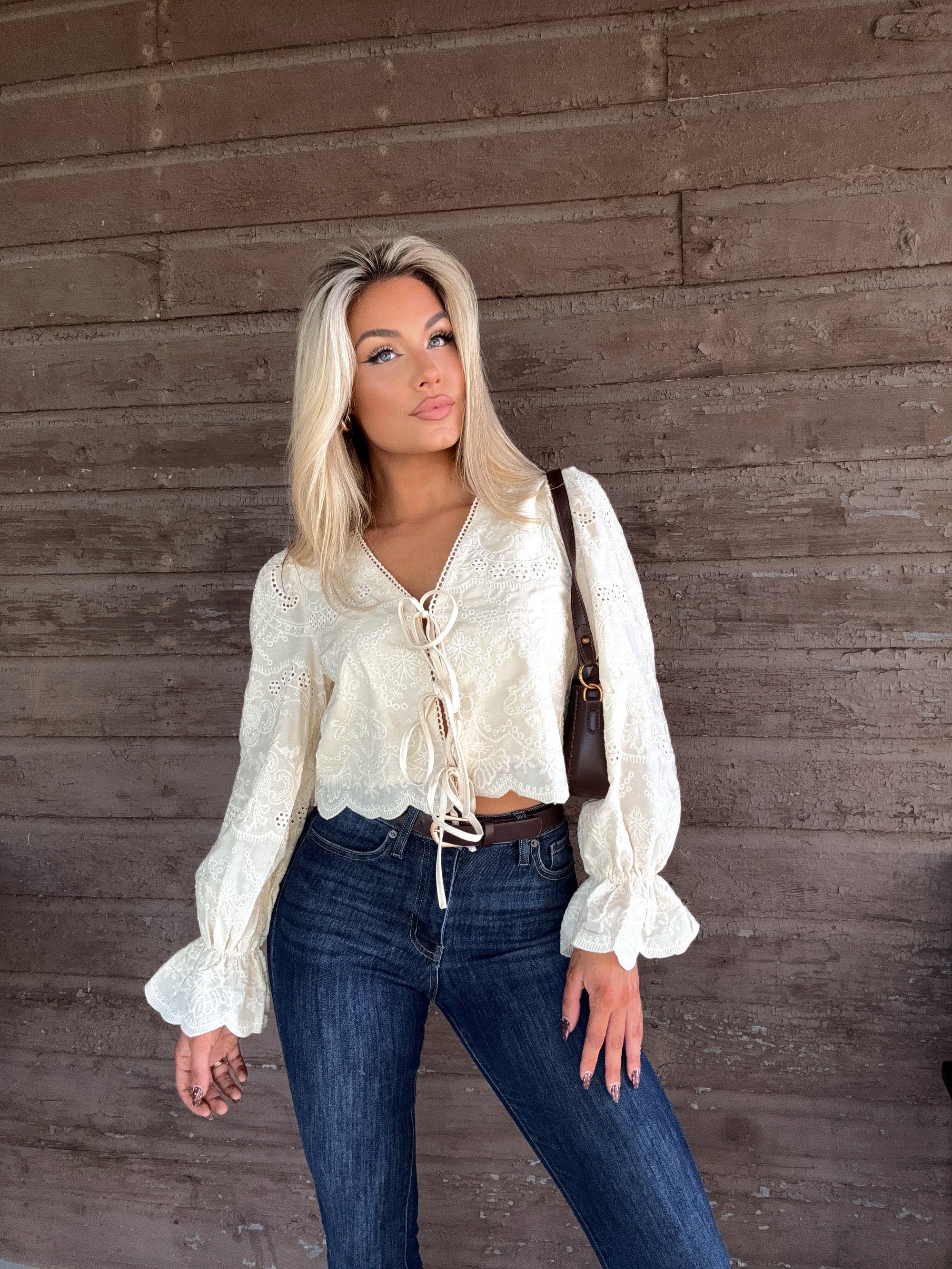 LOU EYELET CREAM TOP