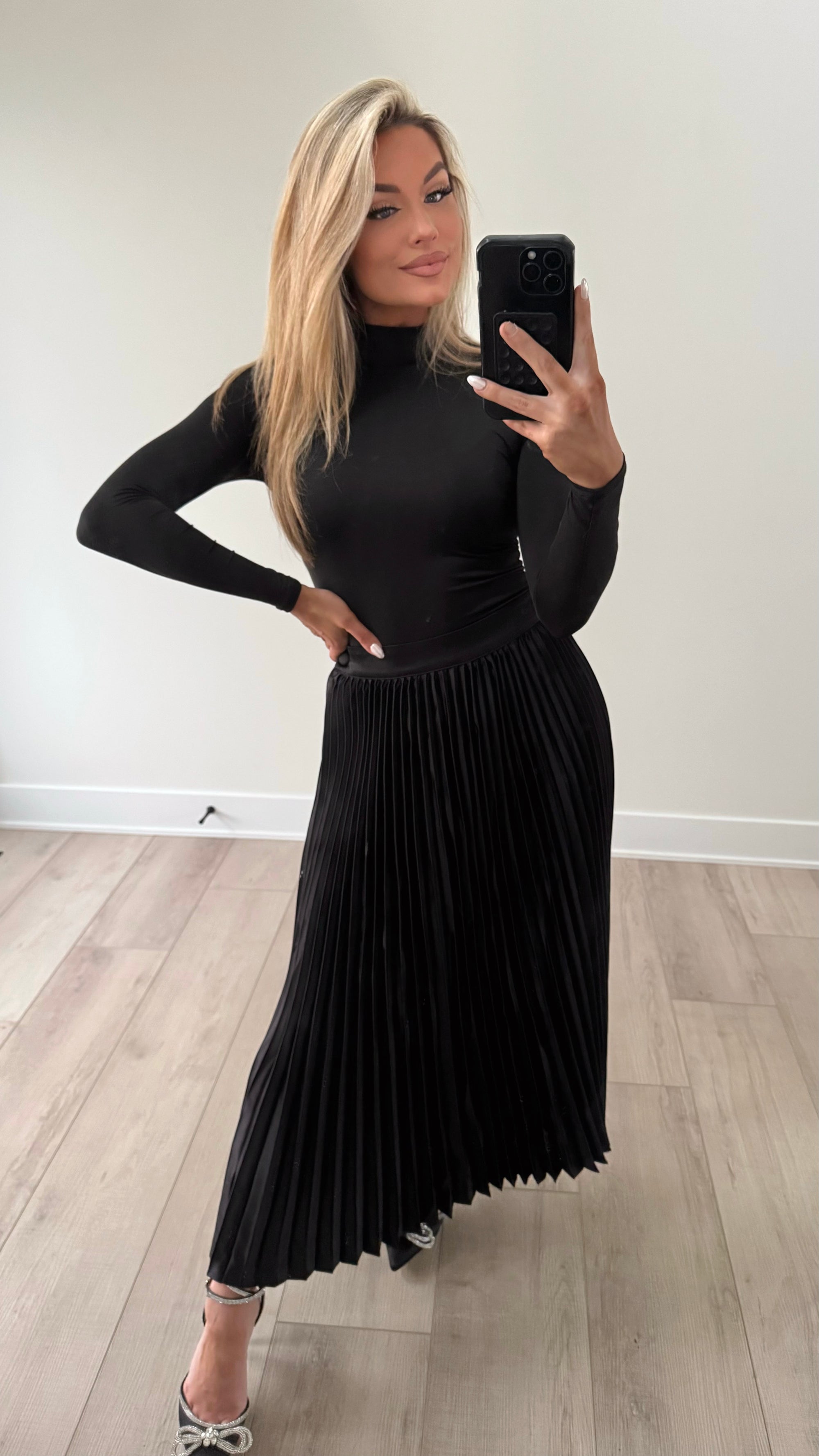 BROADWAY NIGHTS PLEATED MIDI SKIRT BLACK