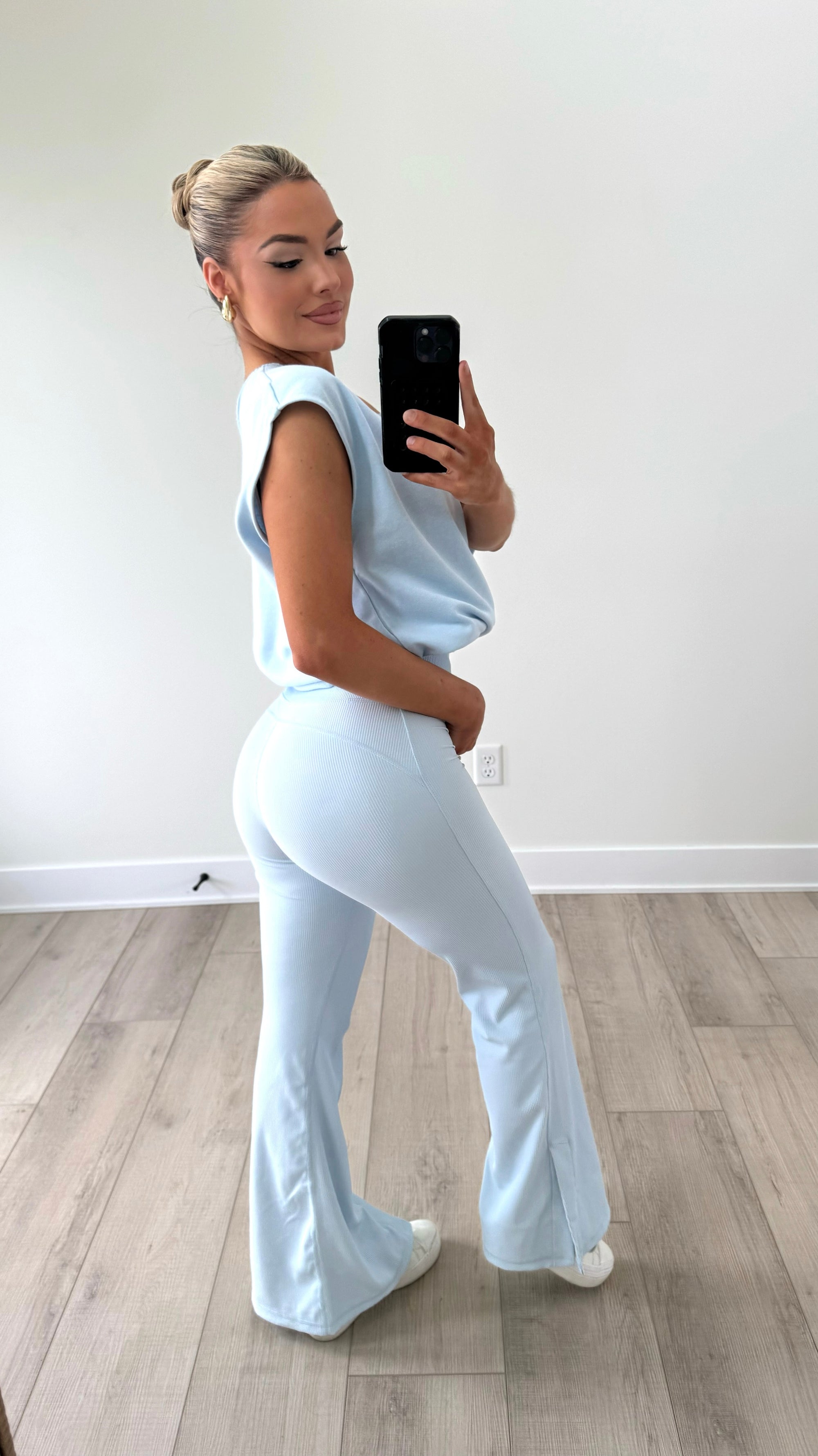 RIBBED ICE BLUE FLARE YOGA PANT
