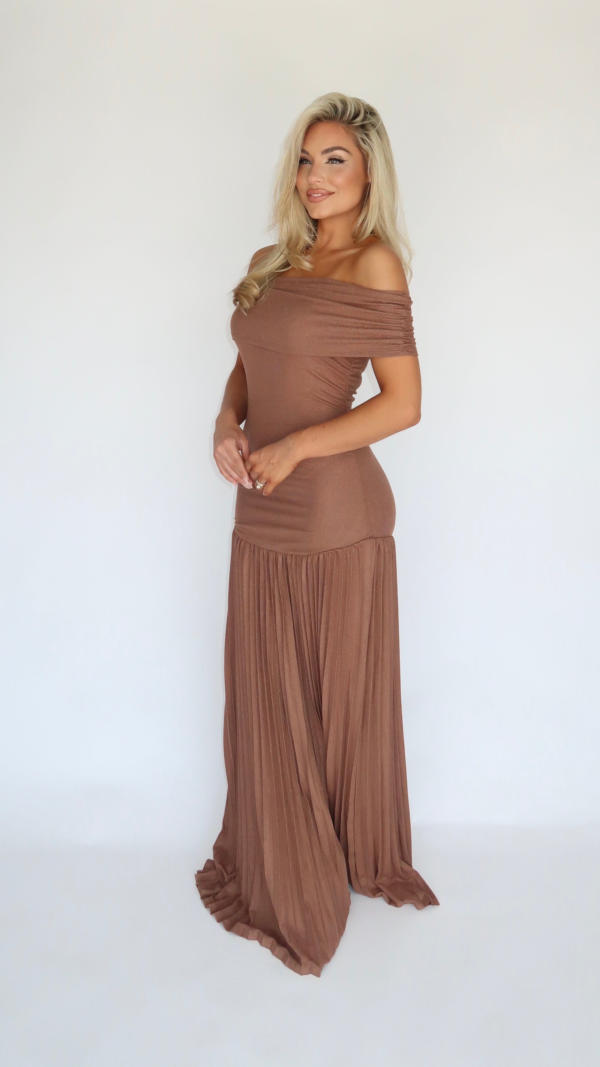 CHEYANNA OFF THE SHOULDER MAXI DRESS