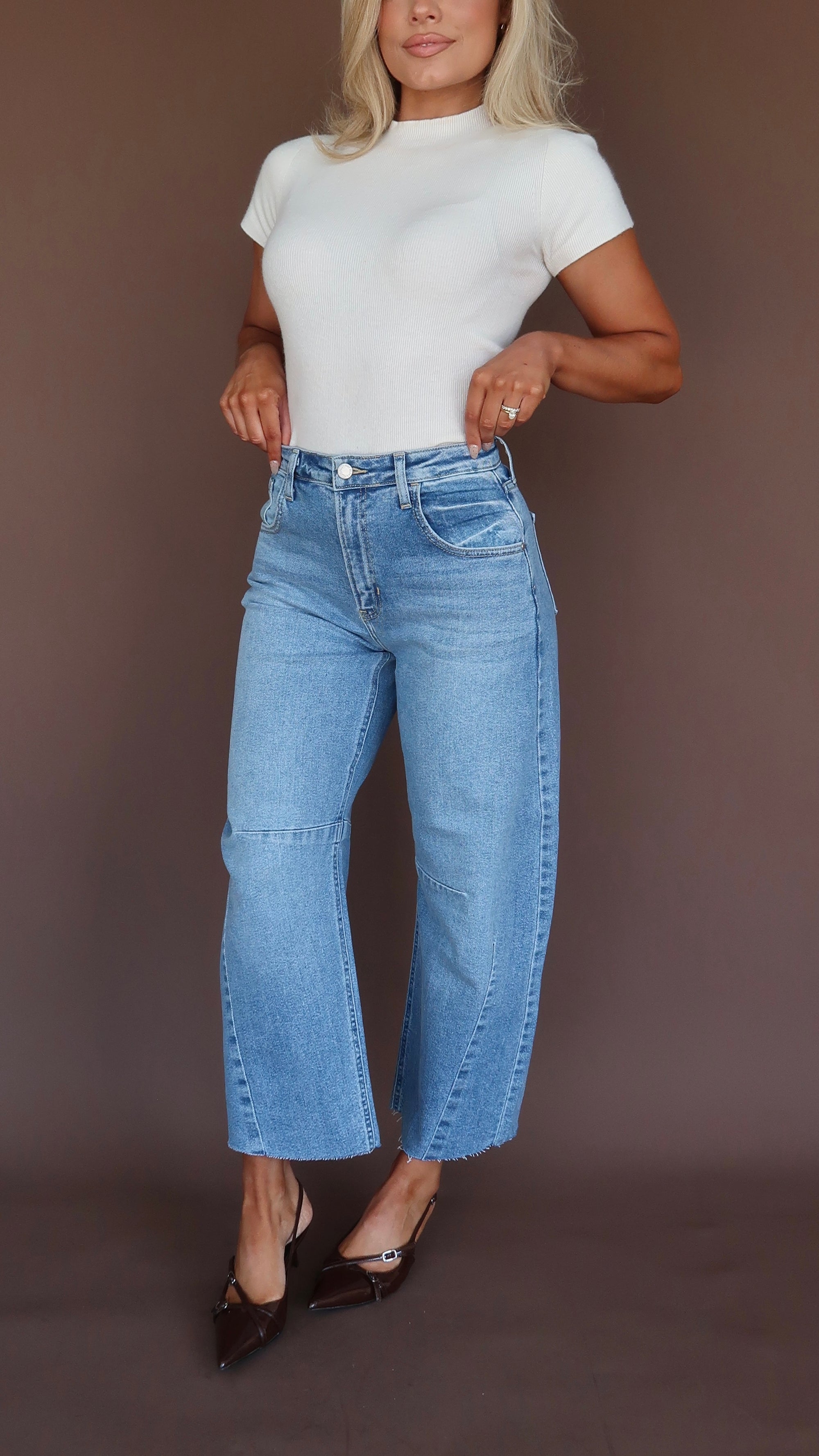 HIGH WAISTED LIGHT DENIM CROPPED BARREL JEAN