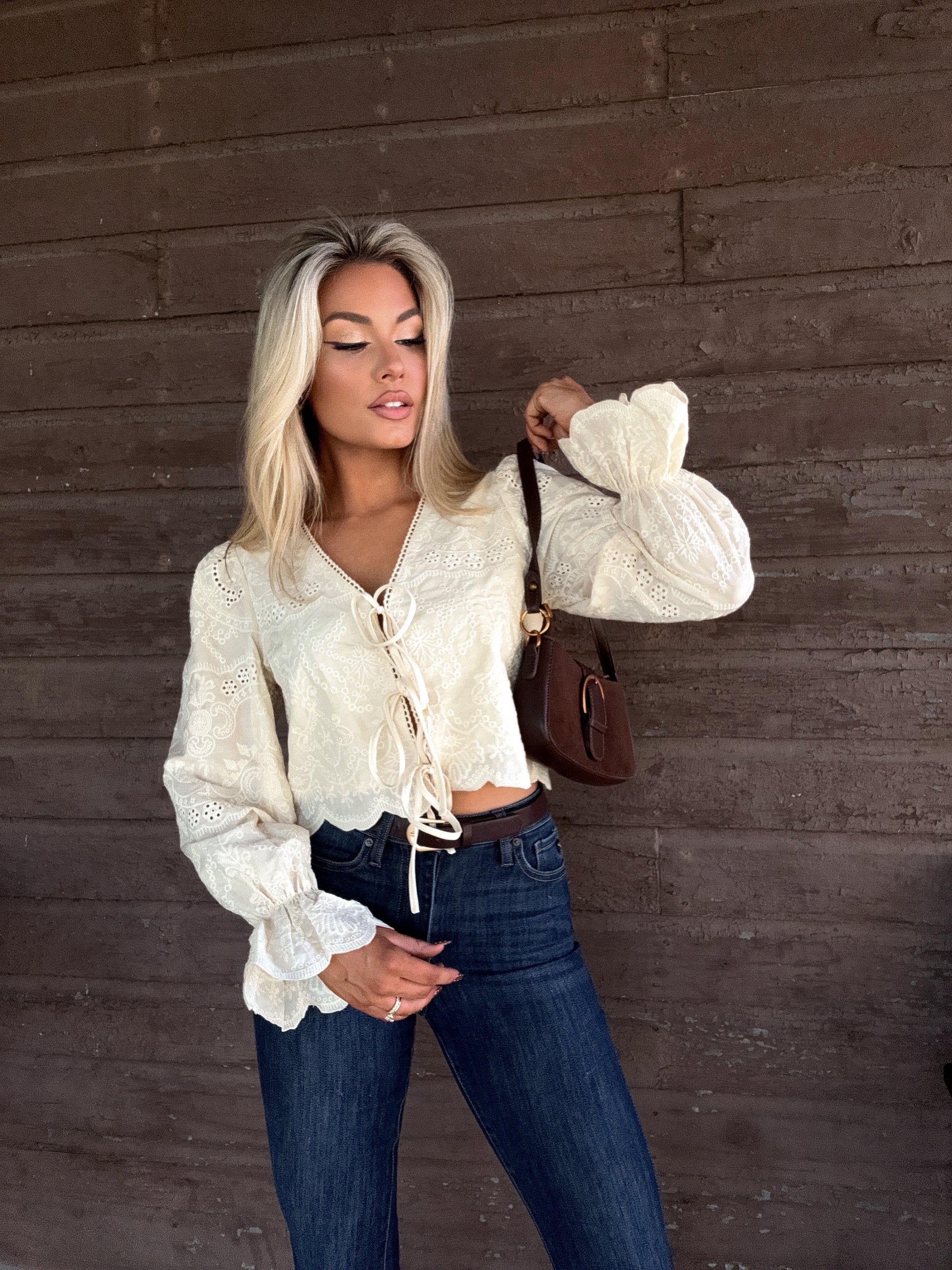 LOU EYELET CREAM TOP
