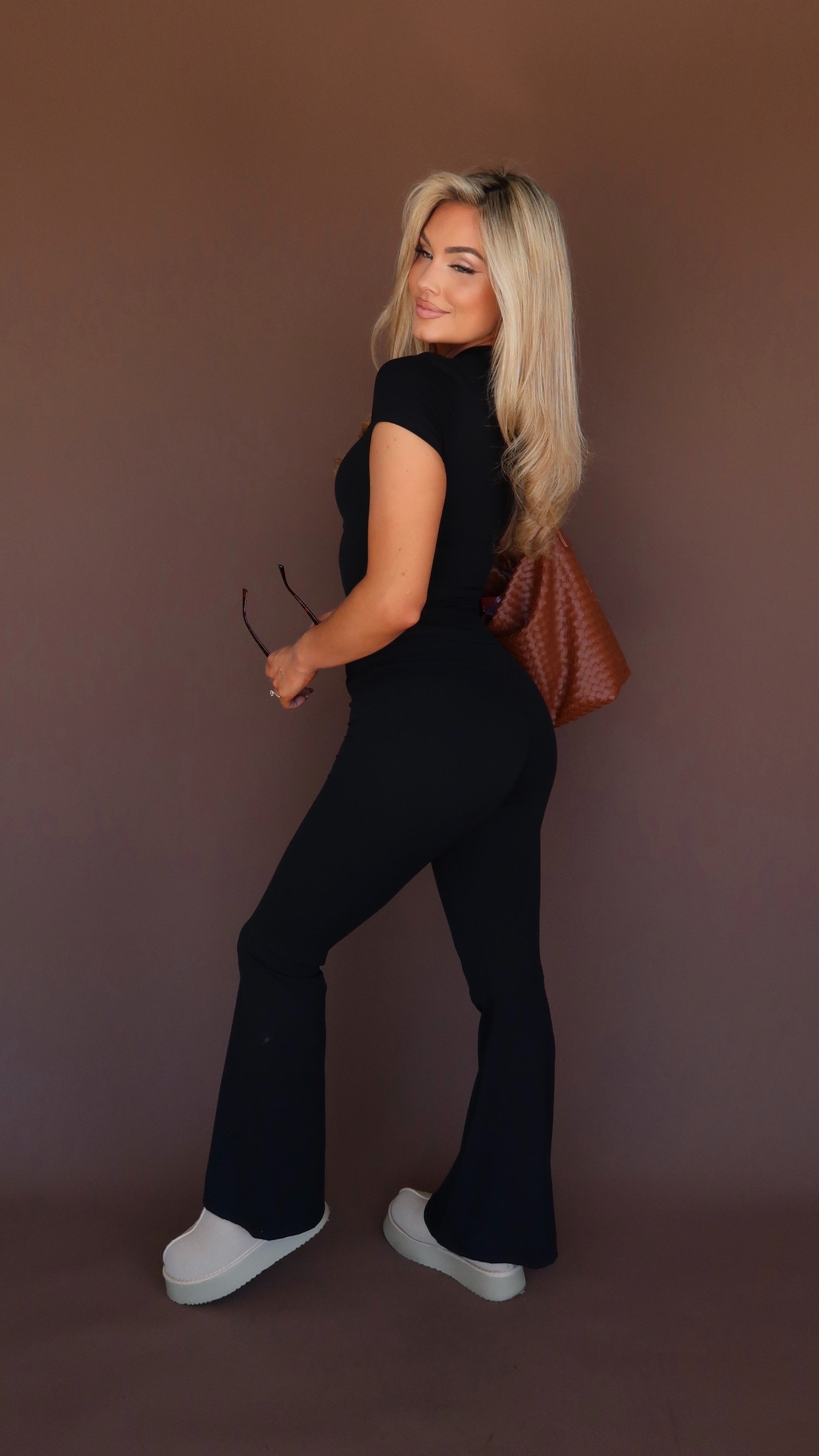 PERFORMANCE SHORT SLEEVE TOP BLACK