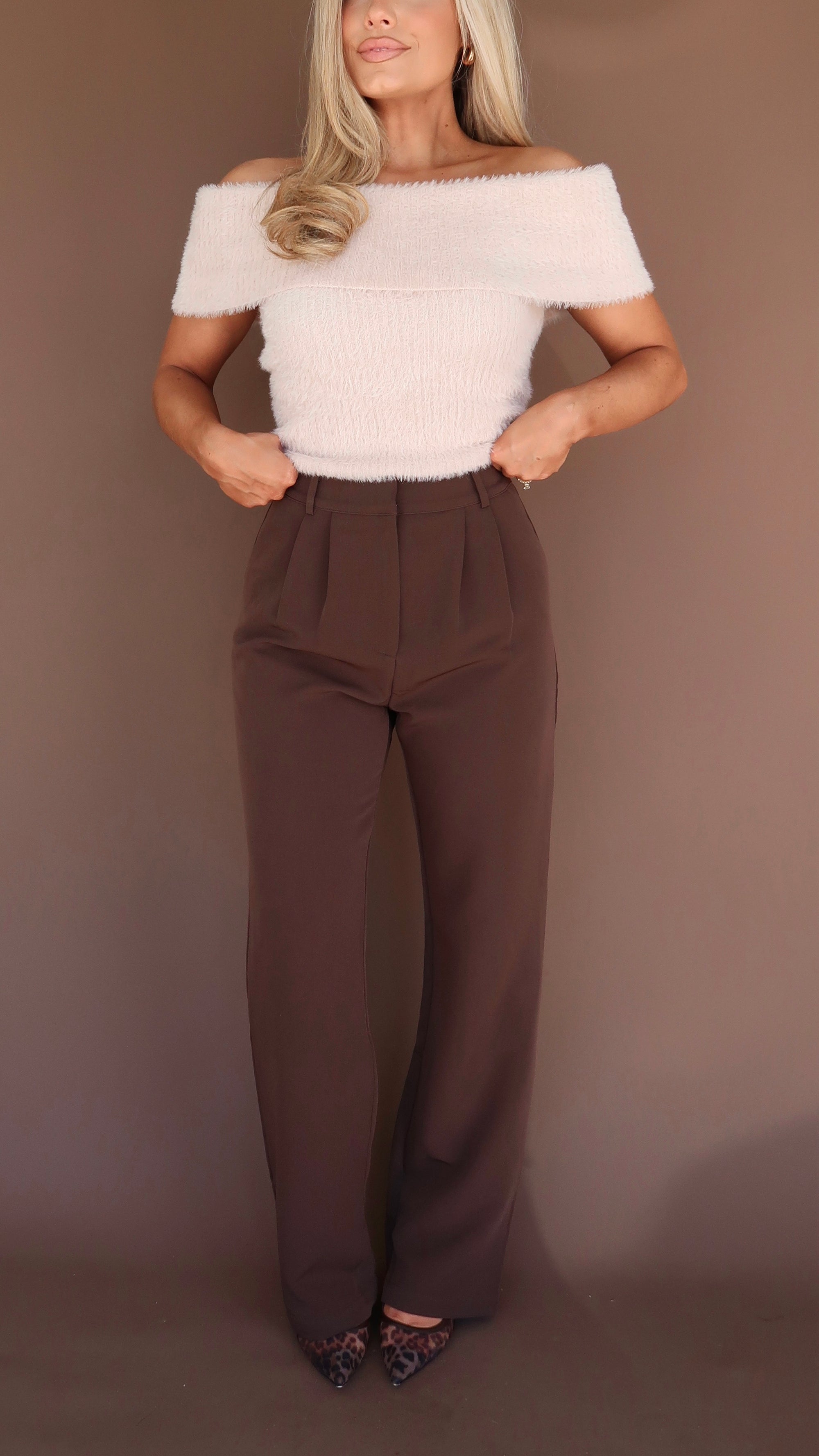HIGH-WAISTED BROWN PLEATED TROUSER PANT