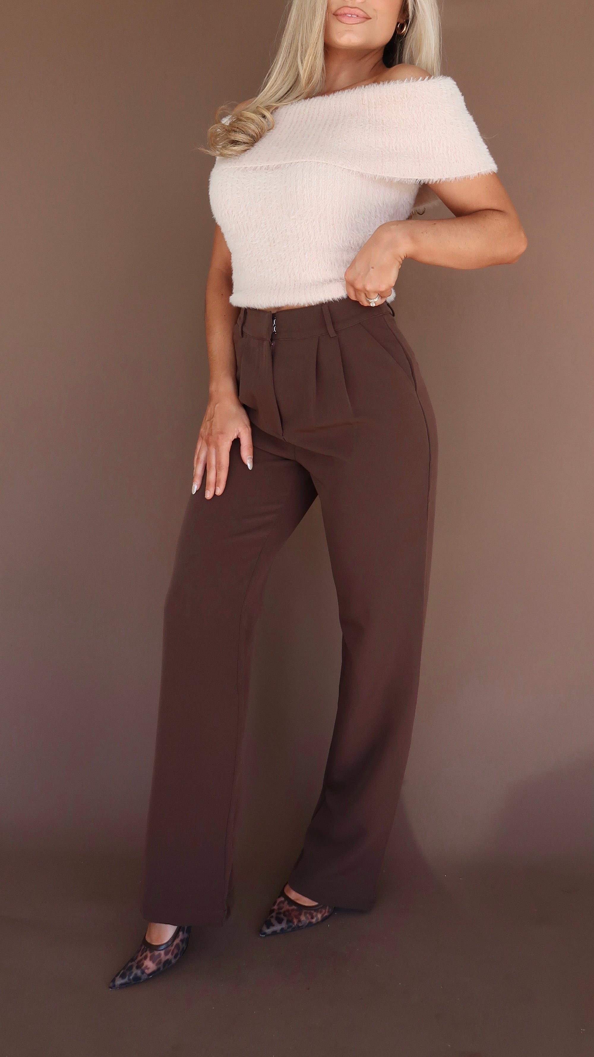 HIGH-WAISTED BROWN PLEATED TROUSER PANT