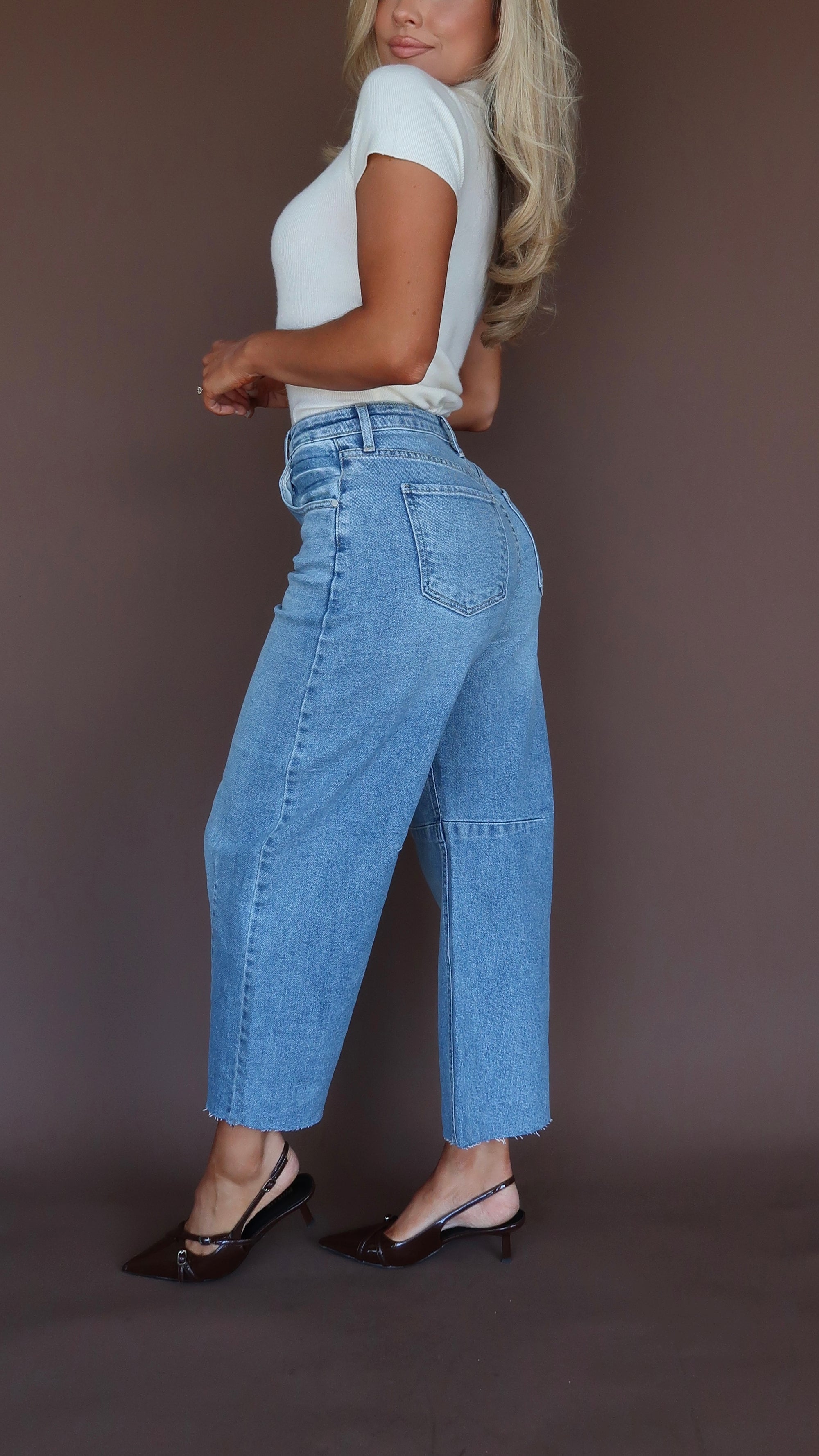 HIGH WAISTED LIGHT DENIM CROPPED BARREL JEAN