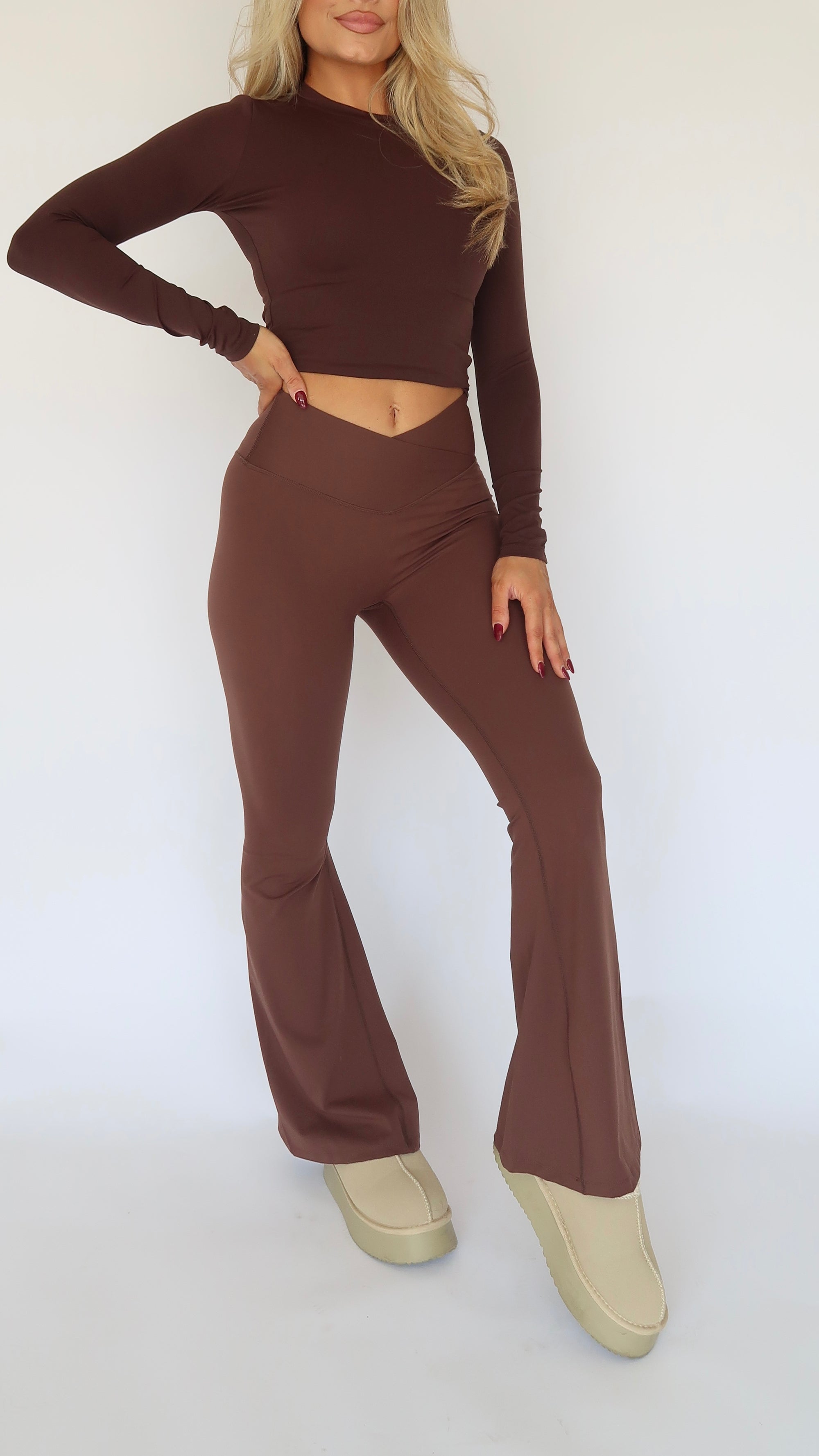 PERFORMANCE CROSSOVER HIGH WAISTED FLARE PANTS BROWN