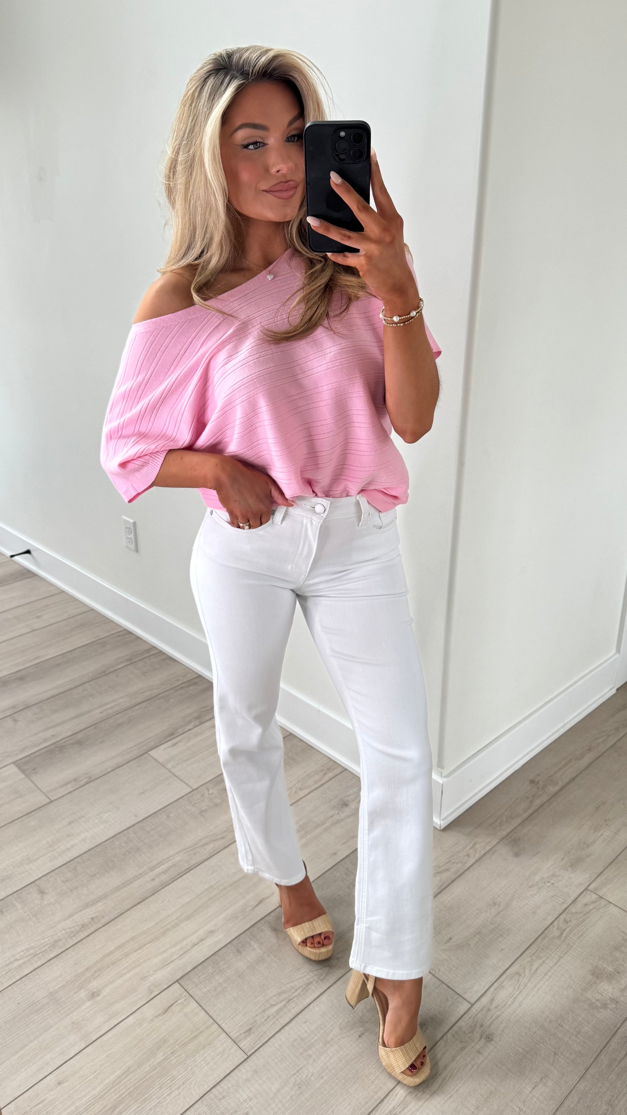 HIGH-WAISTED WHITE STRAIGHT LEG DENIM