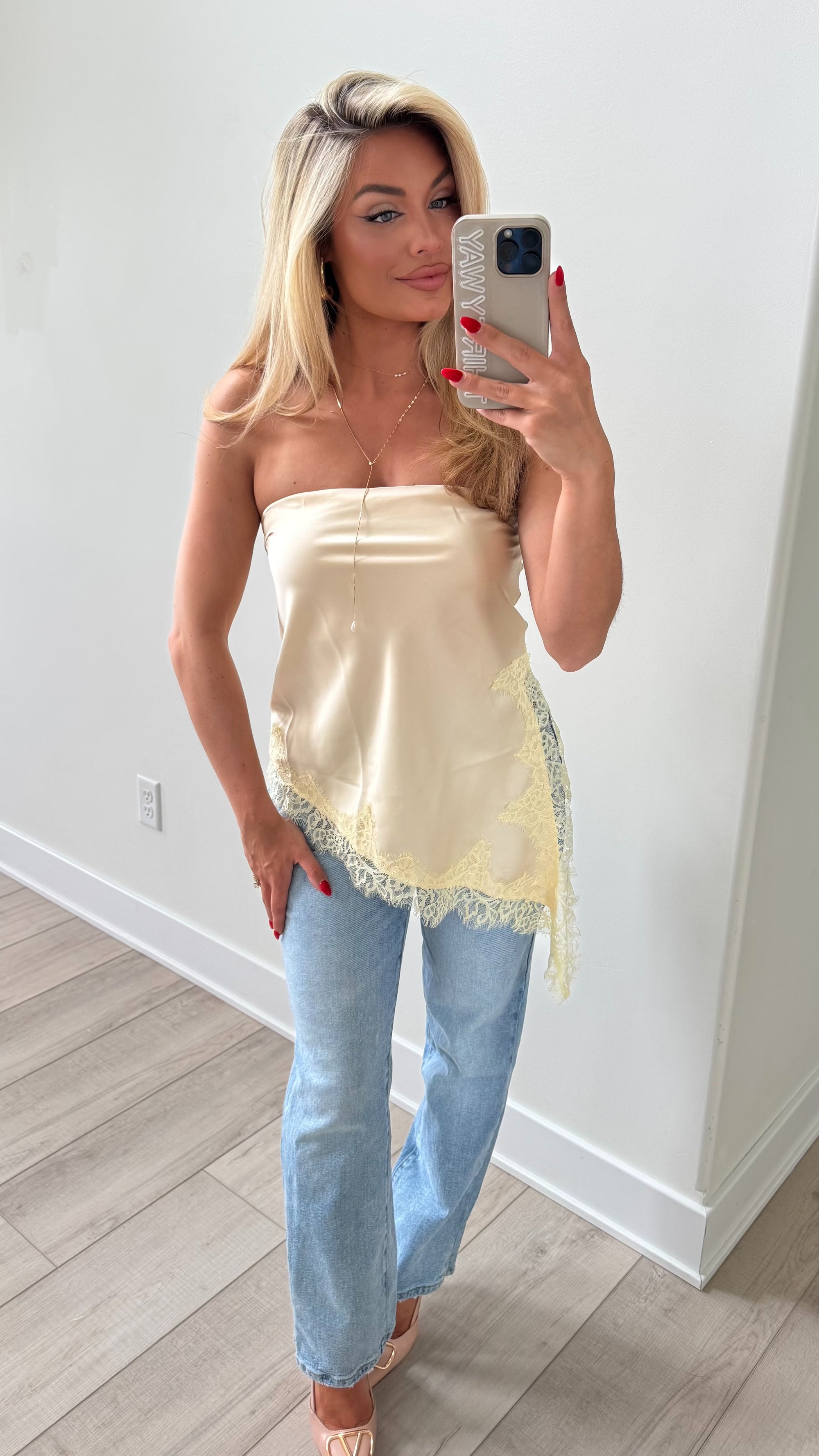 ROSETTE STRAPLESS LACE TOP BUTTER