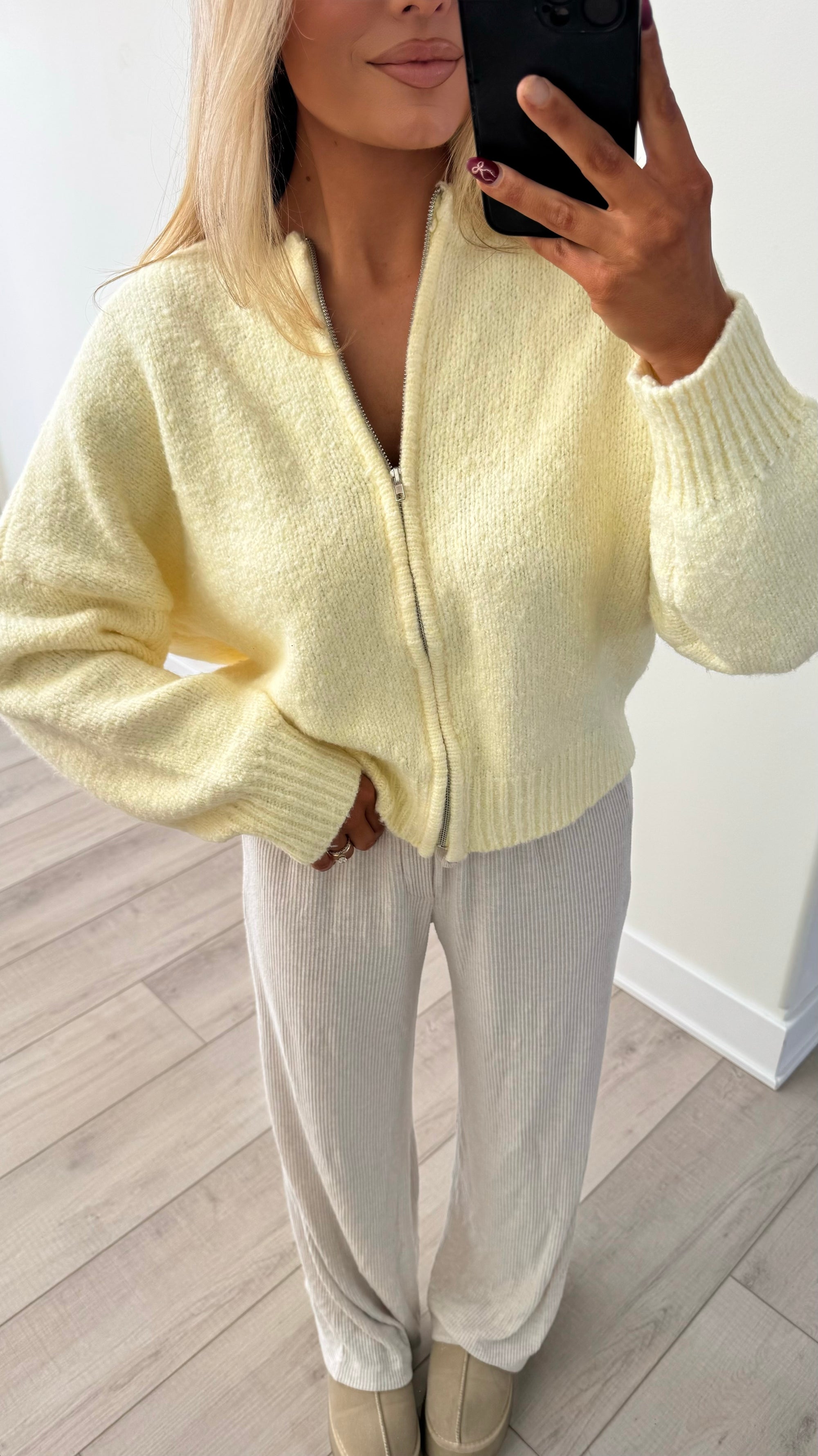 CHILL BUTTER YELLOW ZIP UP