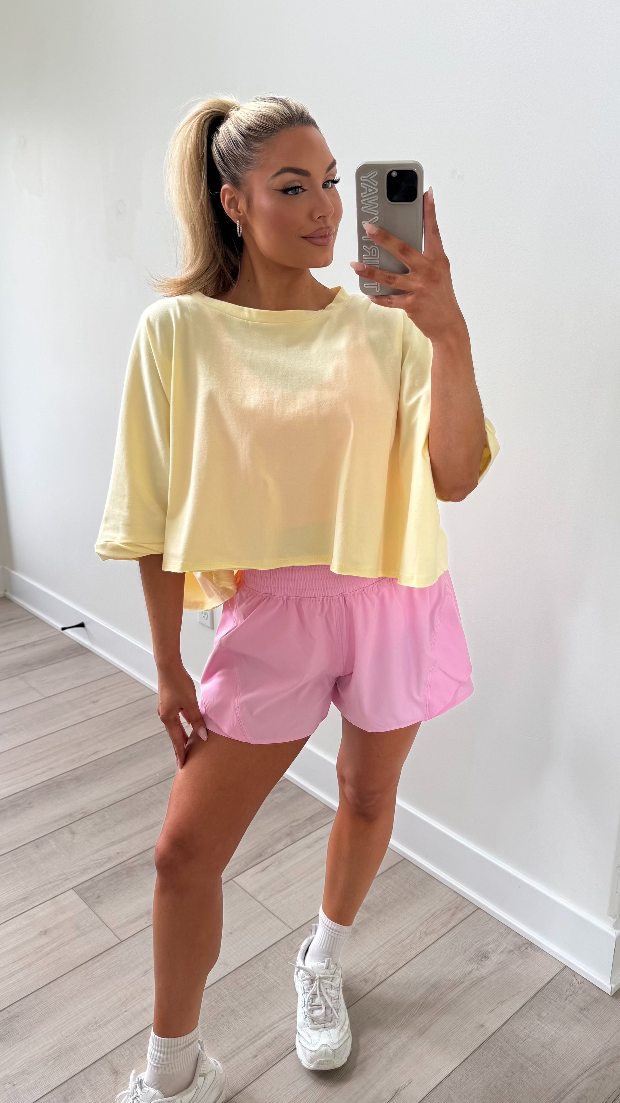 OFF COURT CROPPED TEE LEMON