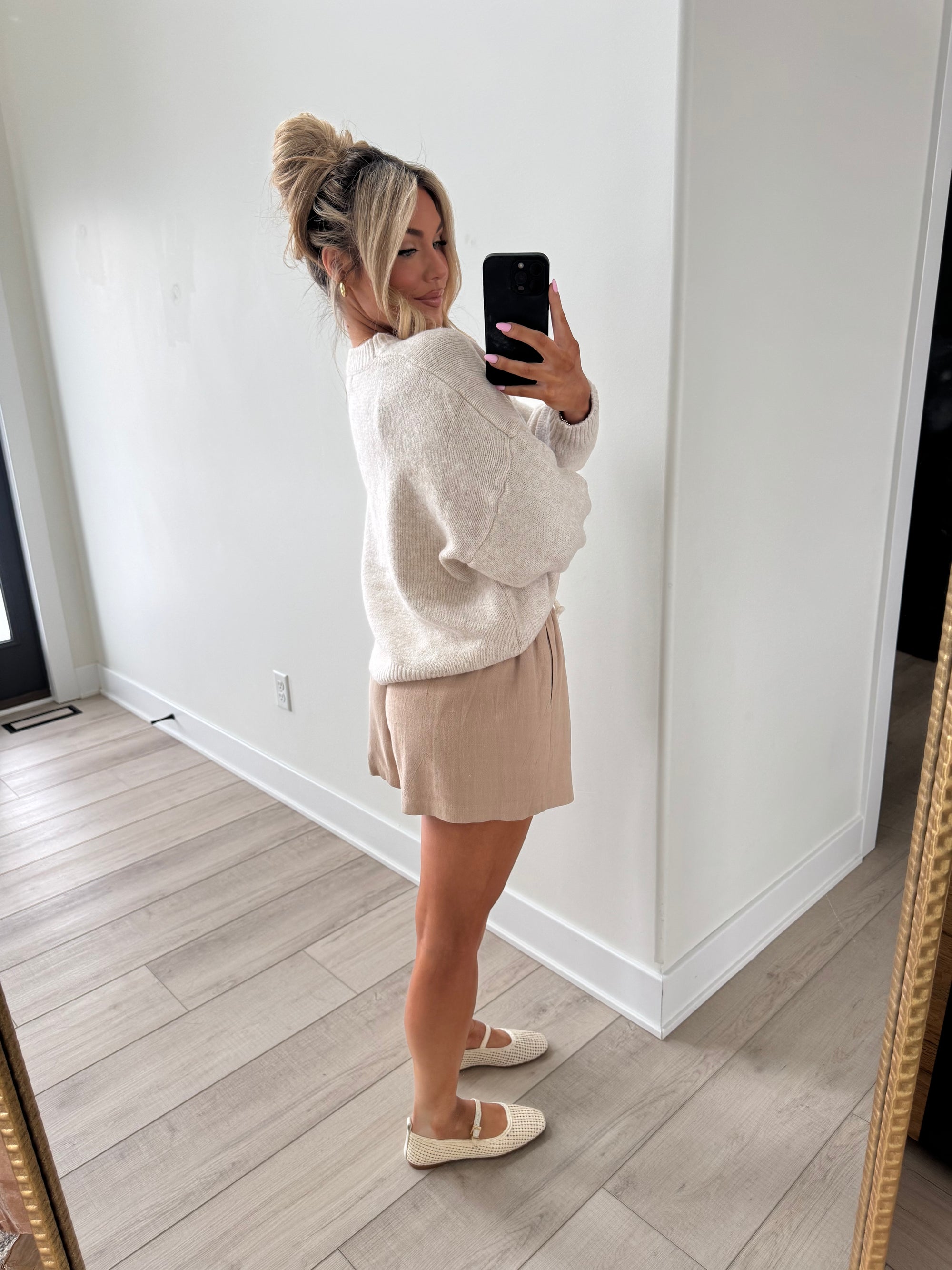 HIGH-WAISTED LINEN SHORTS TAN