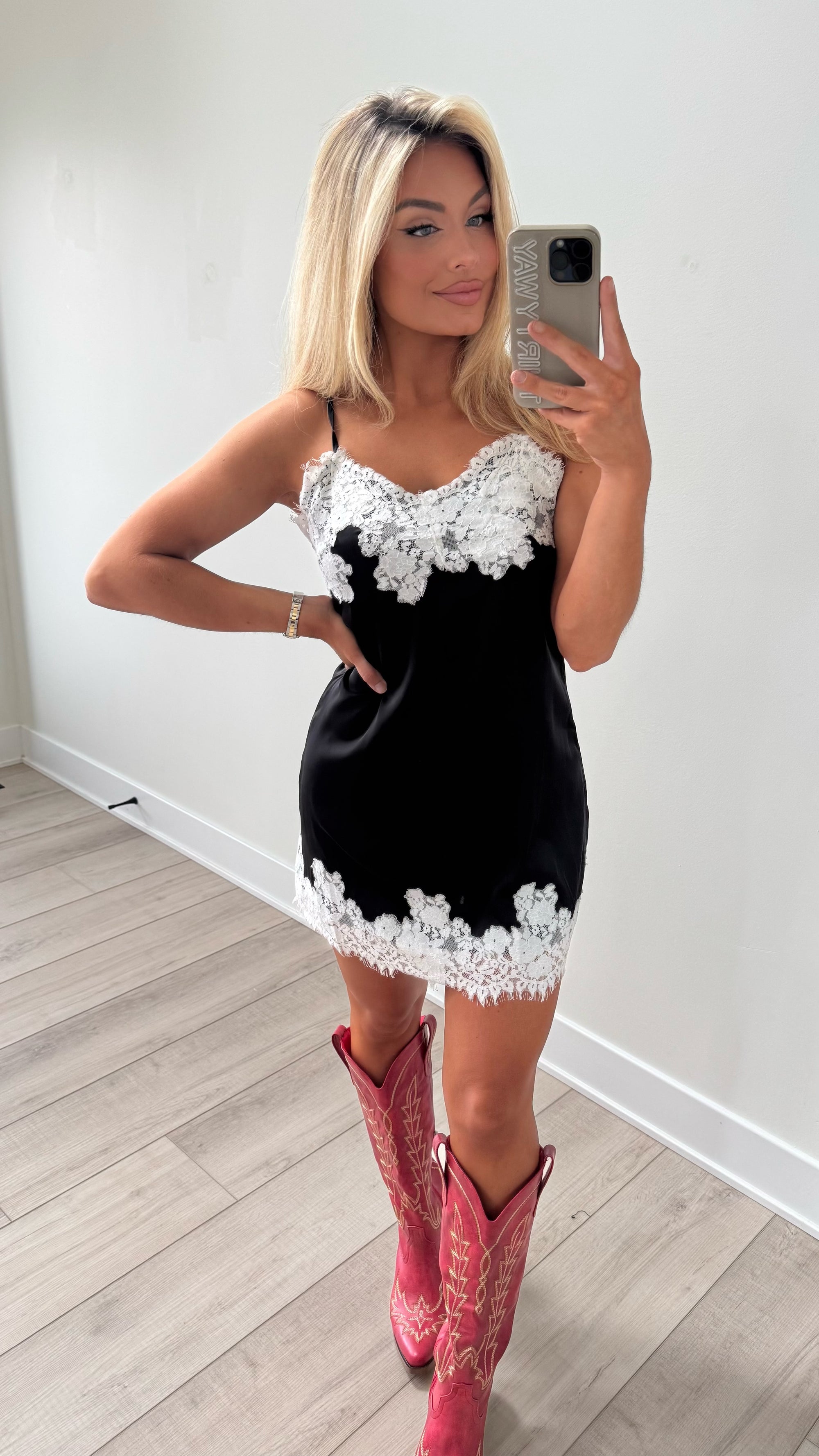 MIDNIGHT MUSE LACE MINI DRESS