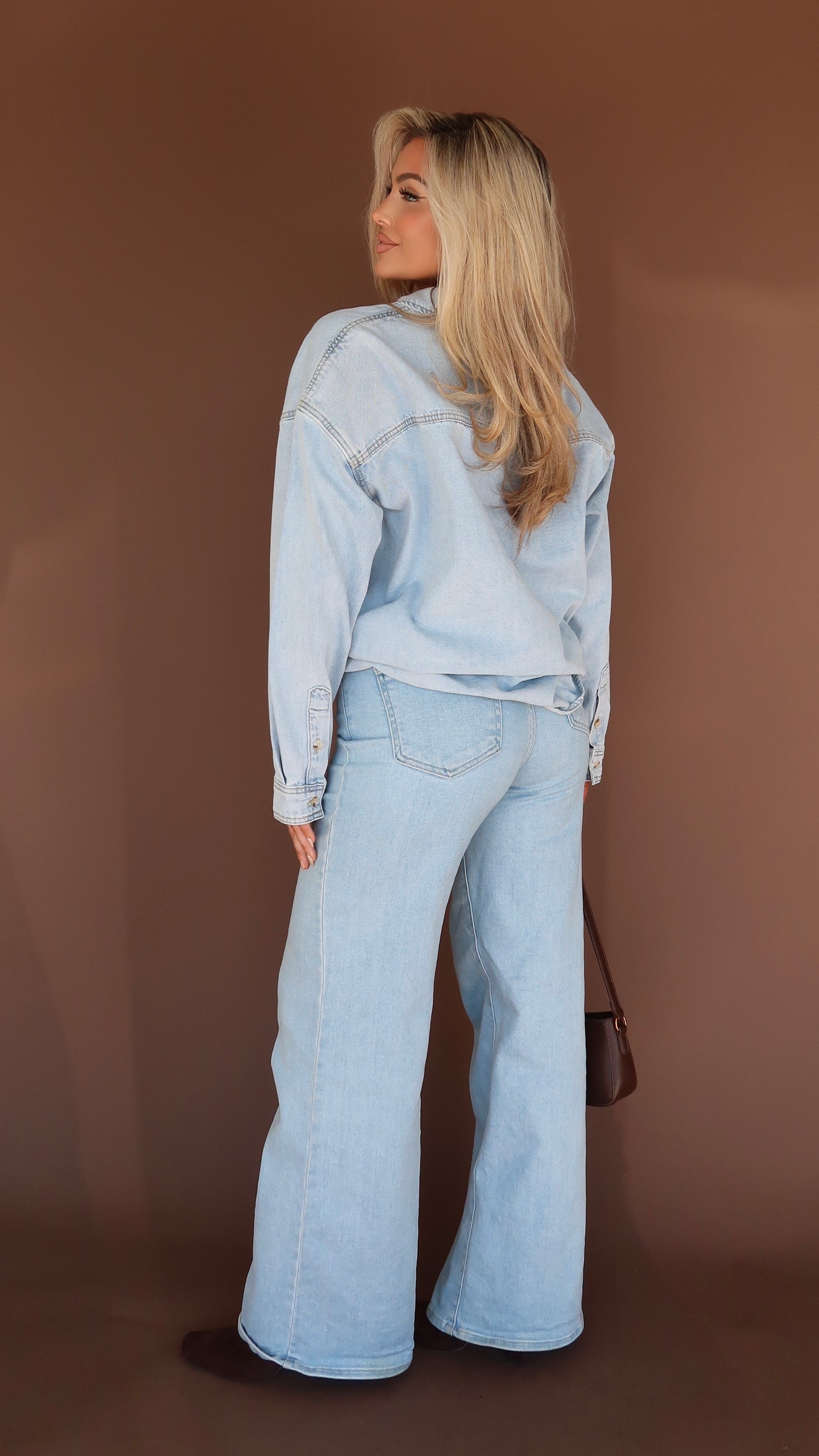 CORE OVERSIZED DENIM BUTTON DOWN LIGHT WASH