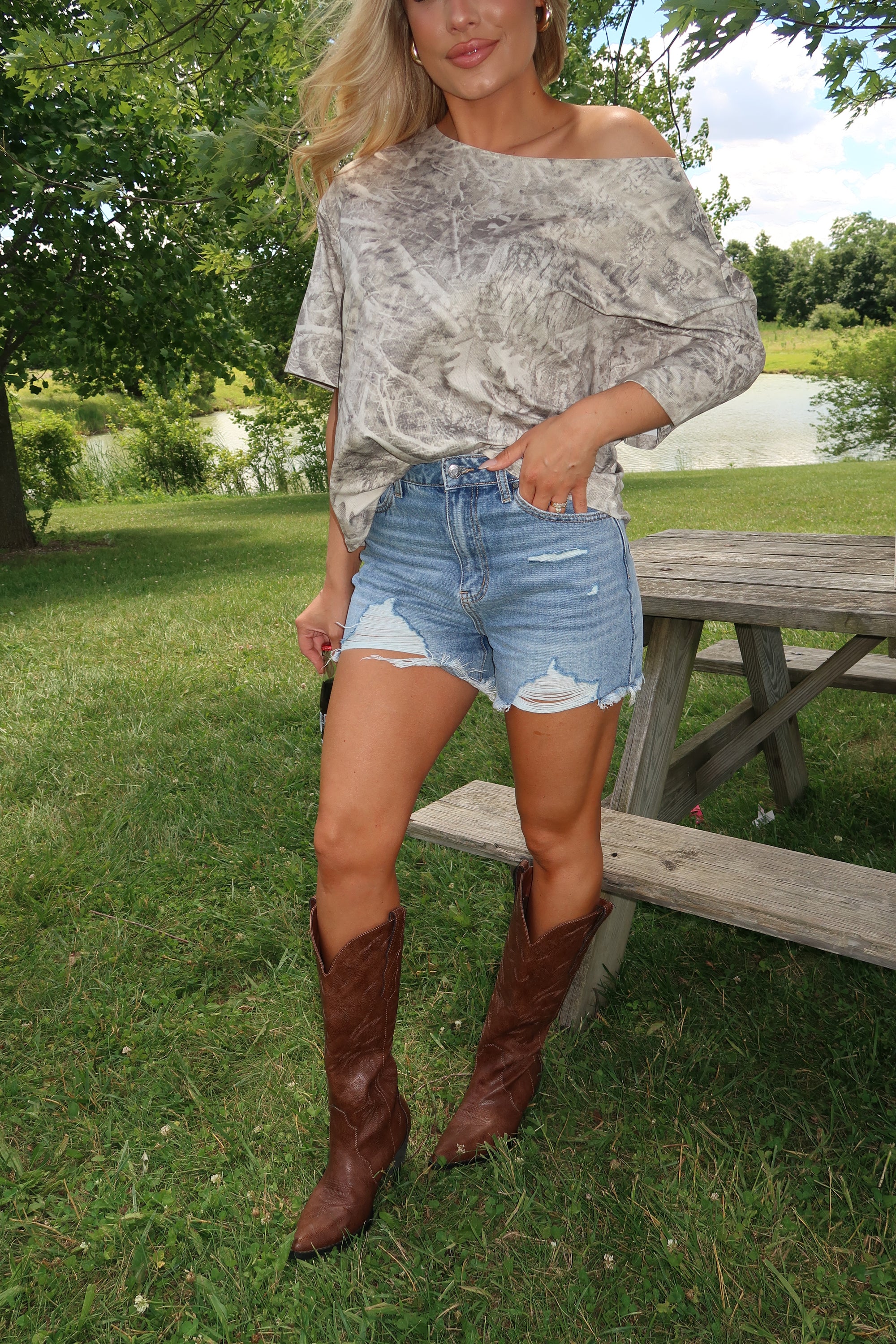DENIM FRAYED SHORTS