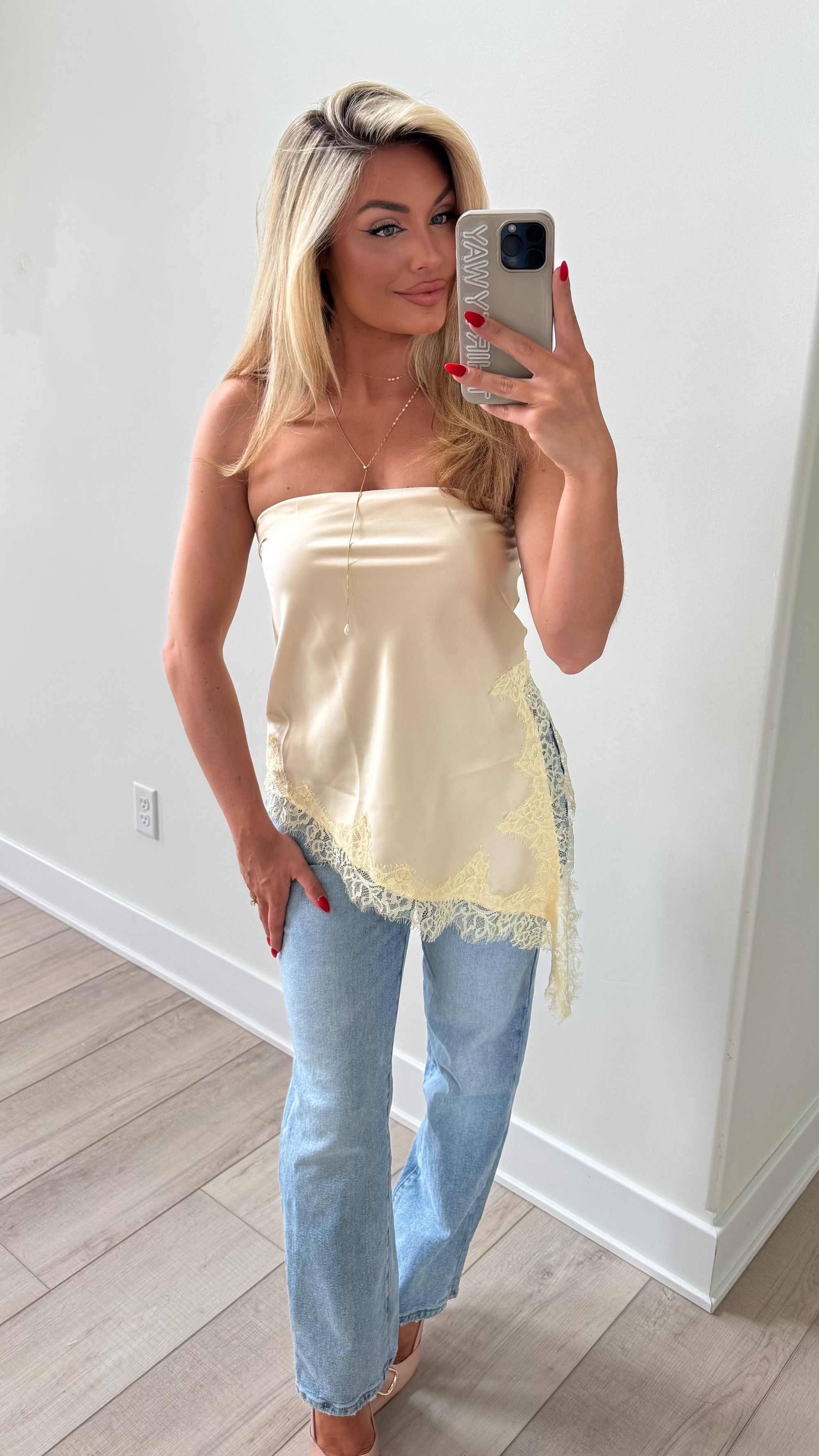 ROSETTE STRAPLESS LACE TOP BUTTER